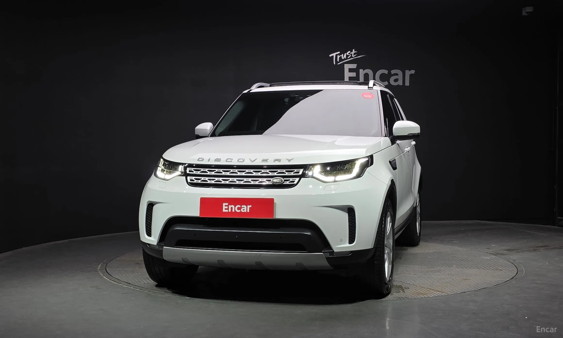 Land Rover Discovery 5 превью 3