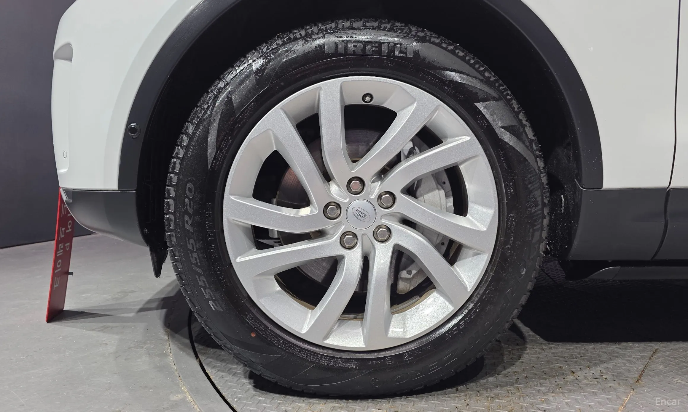 Land Rover Discovery 5 превью 5