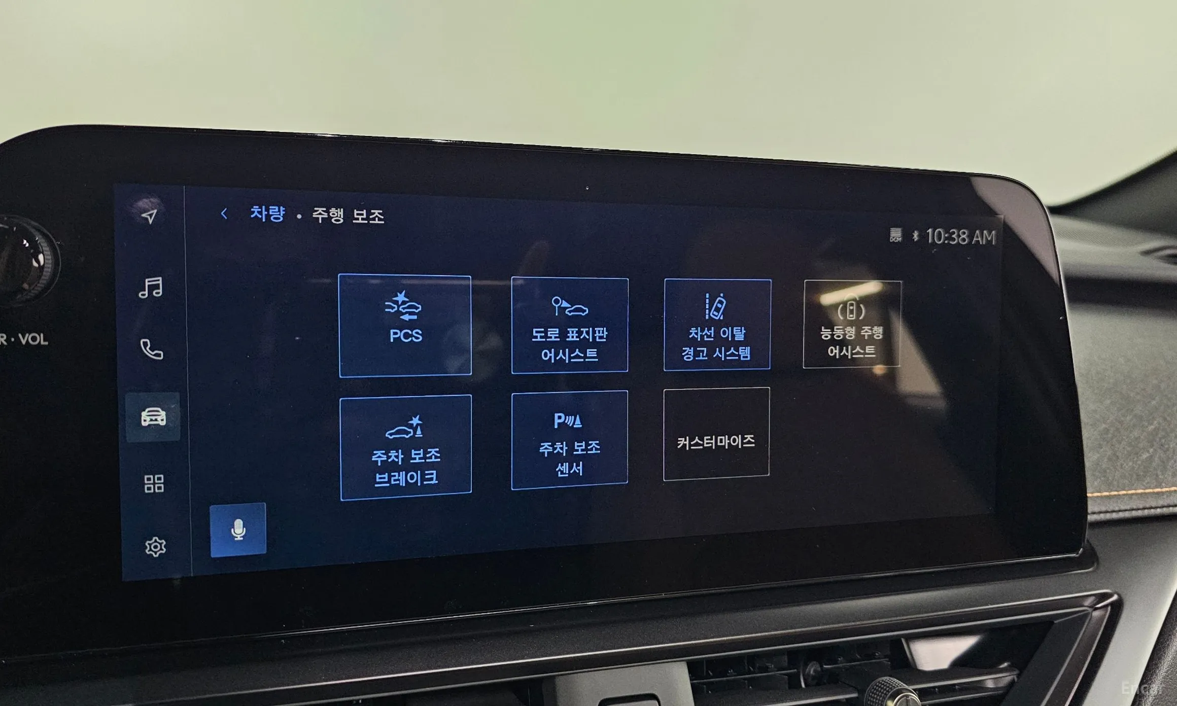 Lexus UX300h превью 16