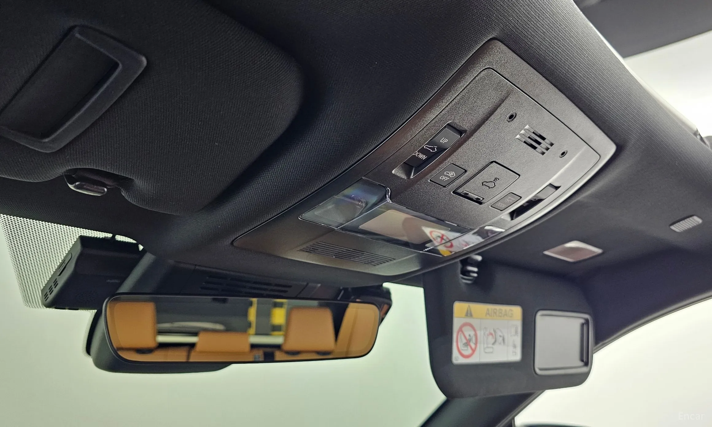 Lexus UX300h превью 19