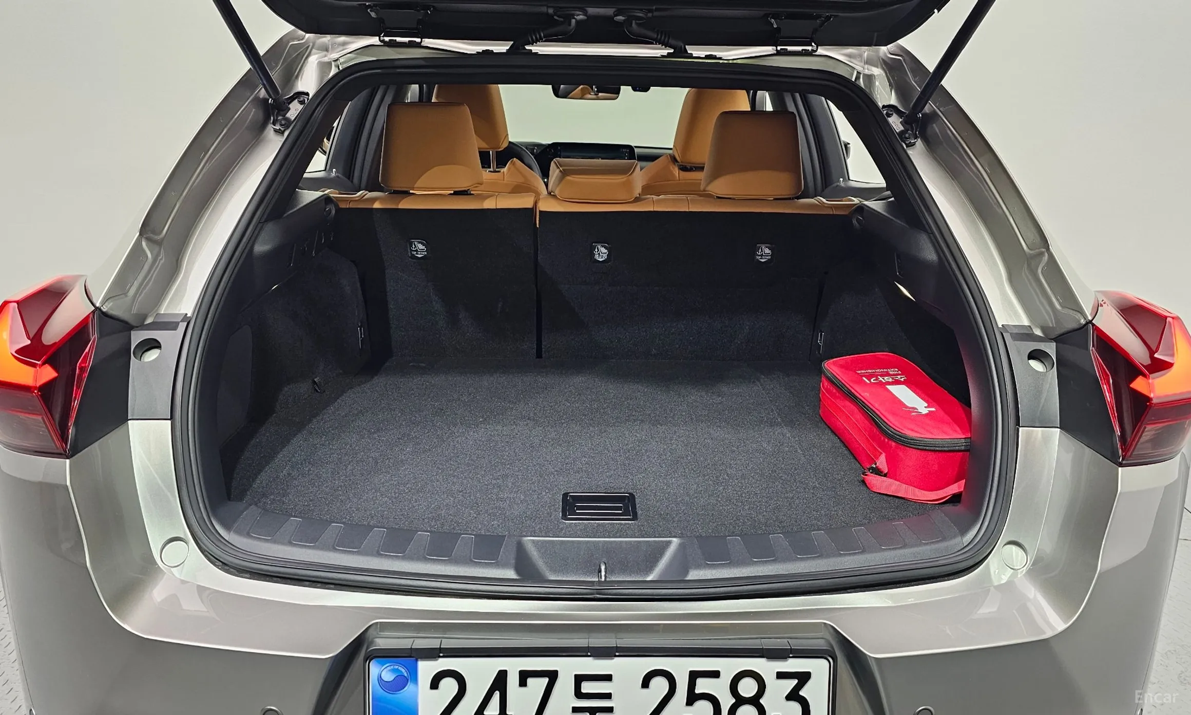 Lexus UX300h превью 20