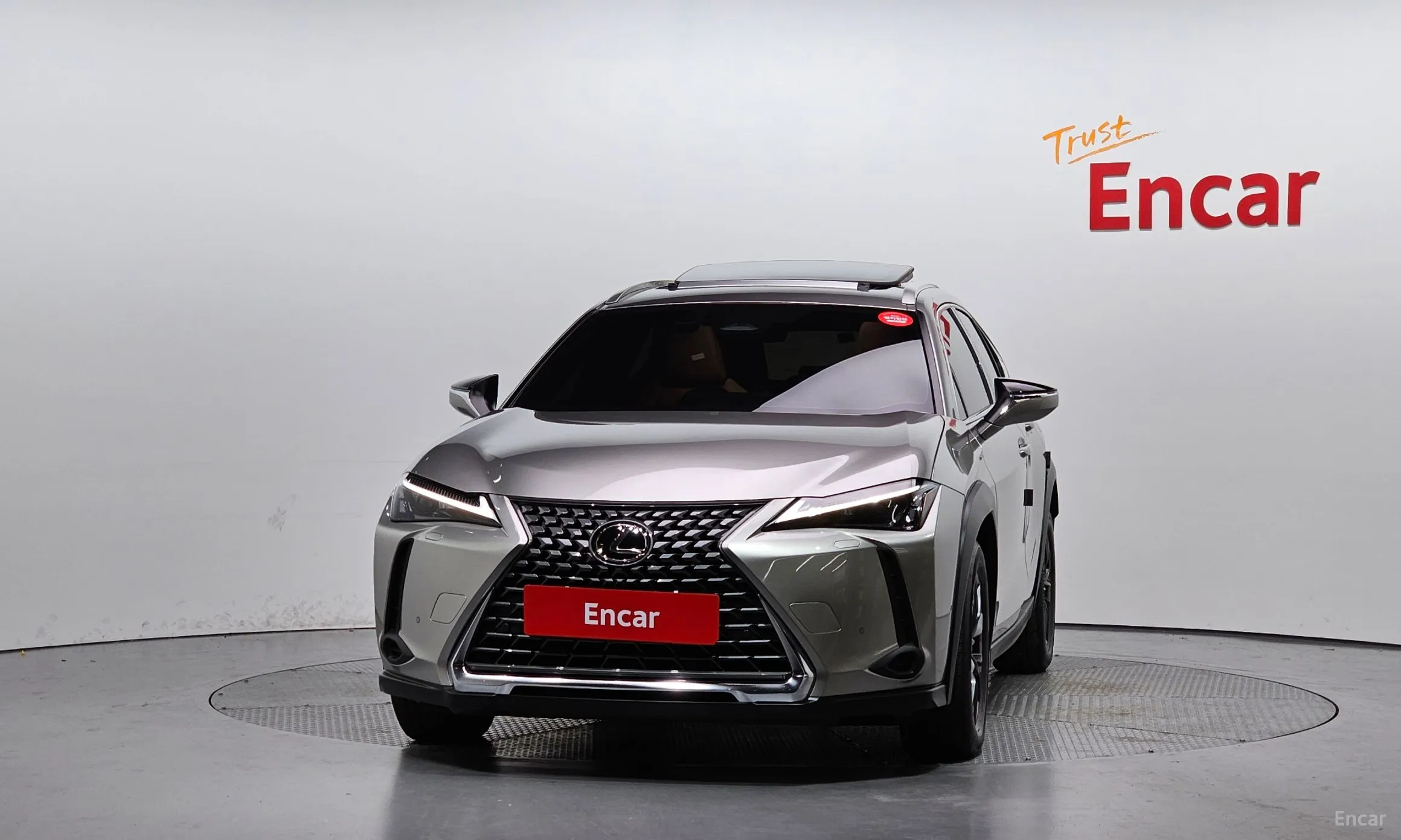 Lexus UX300h превью 3
