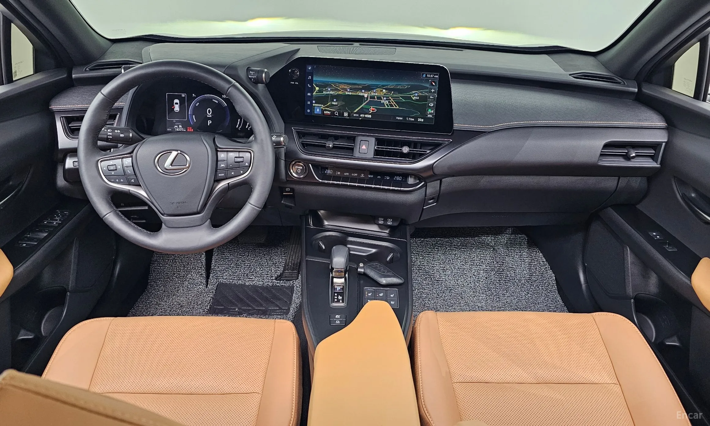 Lexus UX300h превью 7
