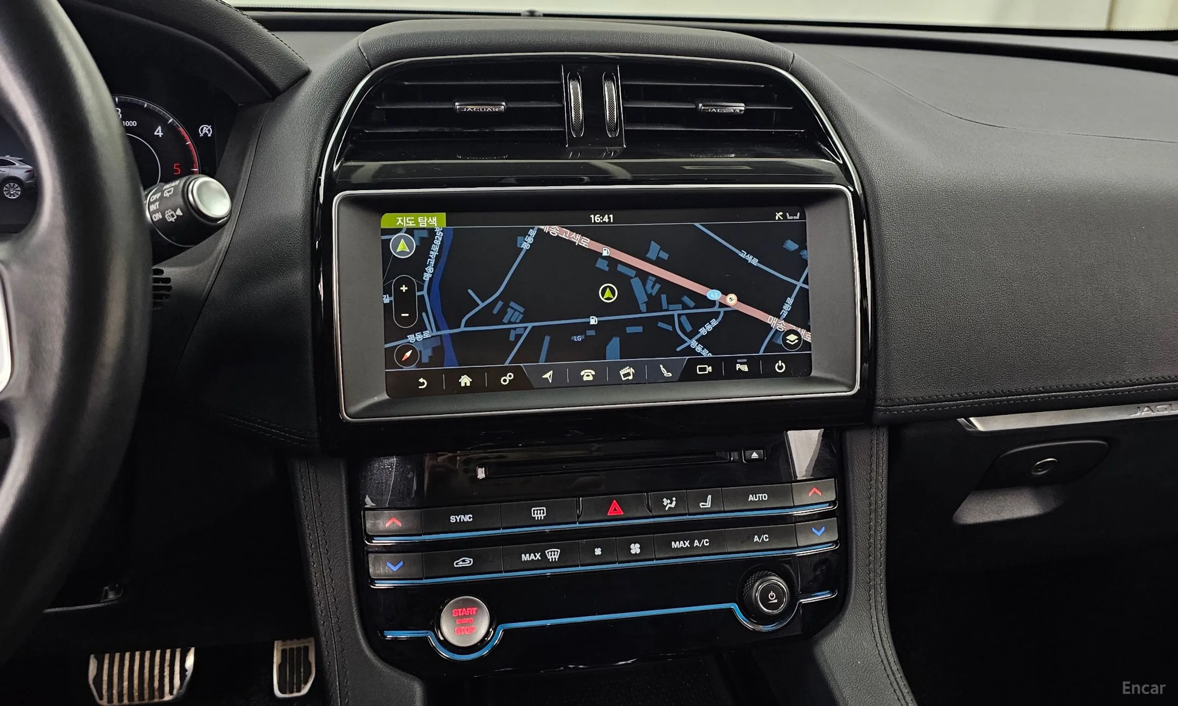 Jaguar F-PACE превью 14