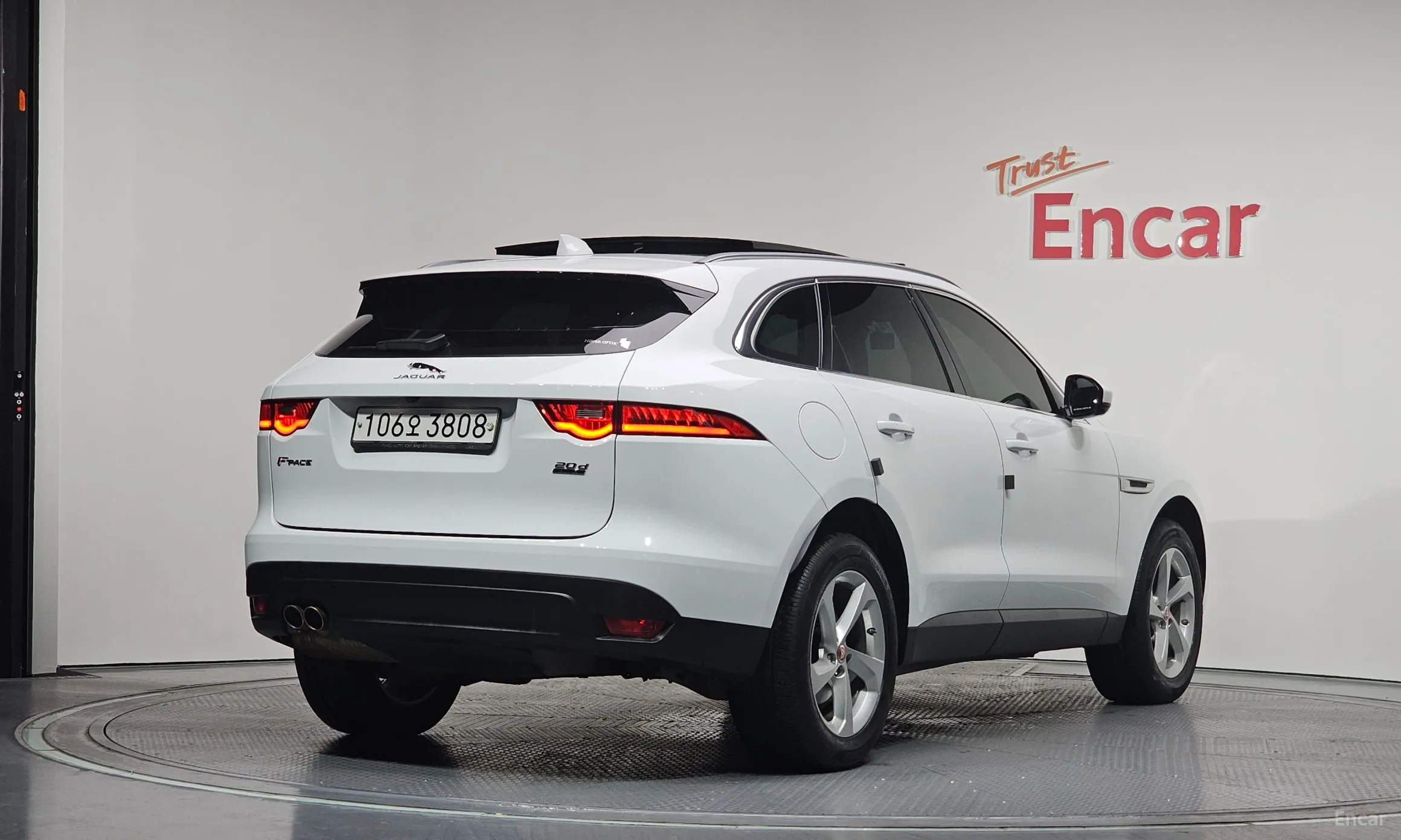 Jaguar F-PACE превью 2