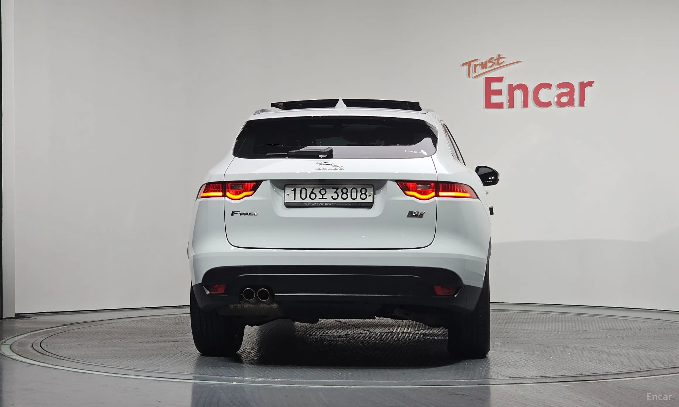 Jaguar F-PACE превью 4