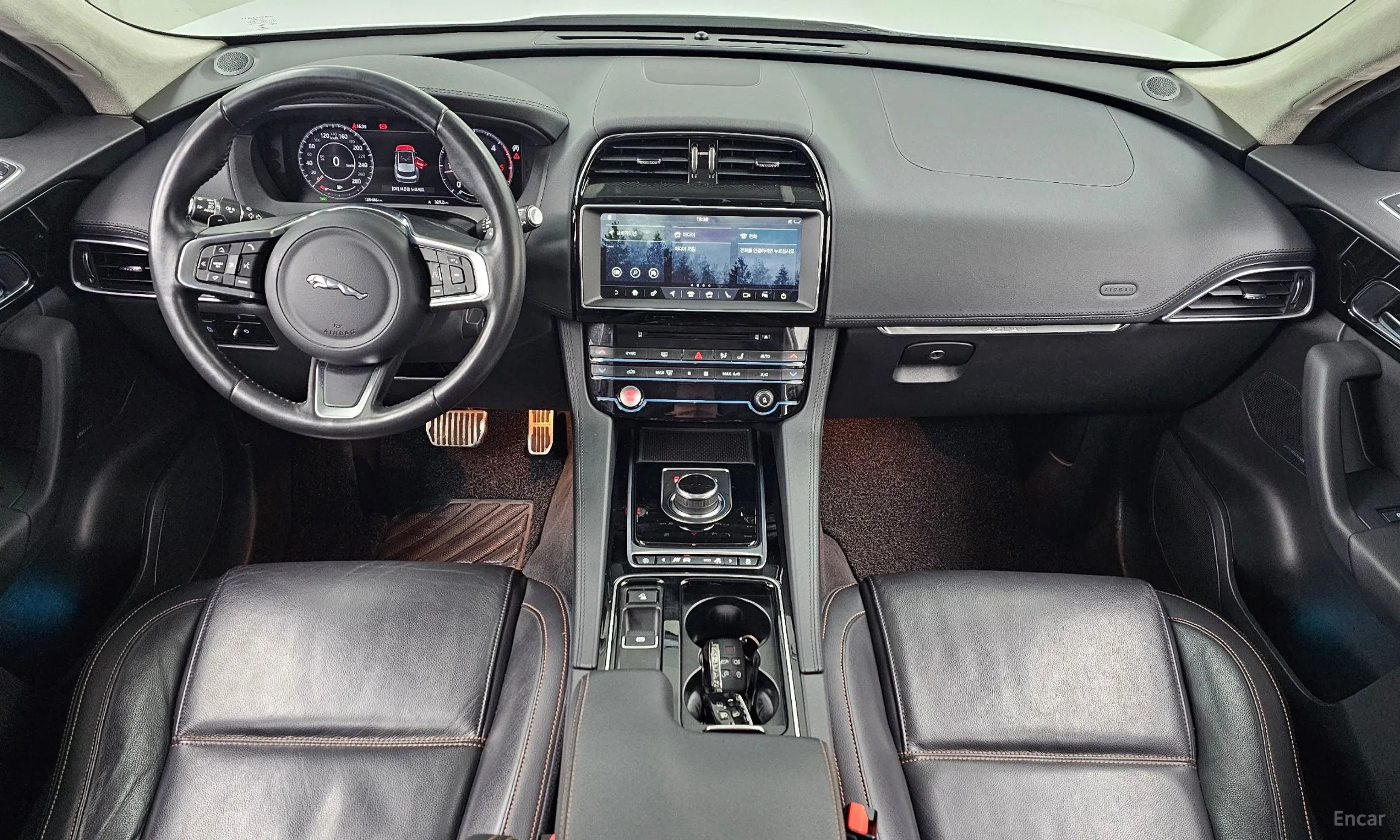 Jaguar F-PACE превью 7
