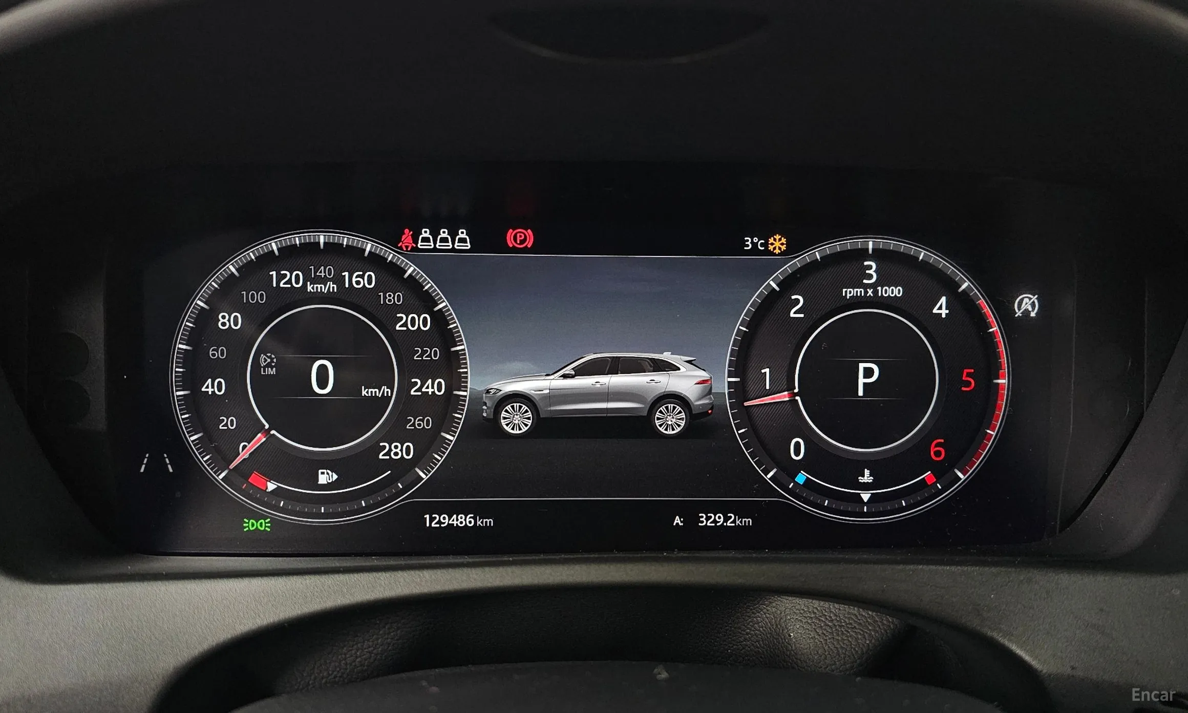 Jaguar F-PACE превью 8