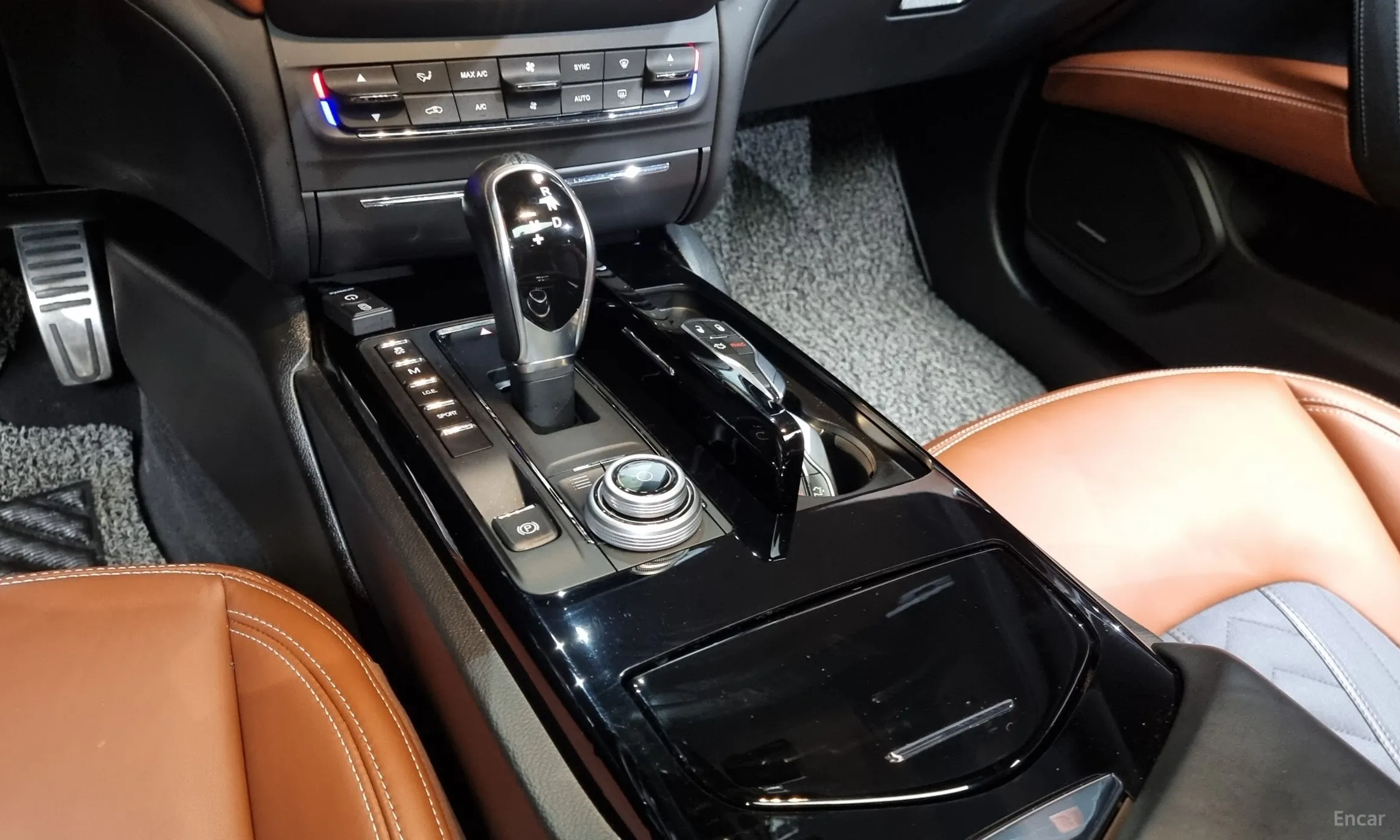 Maserati Ghibli превью 9
