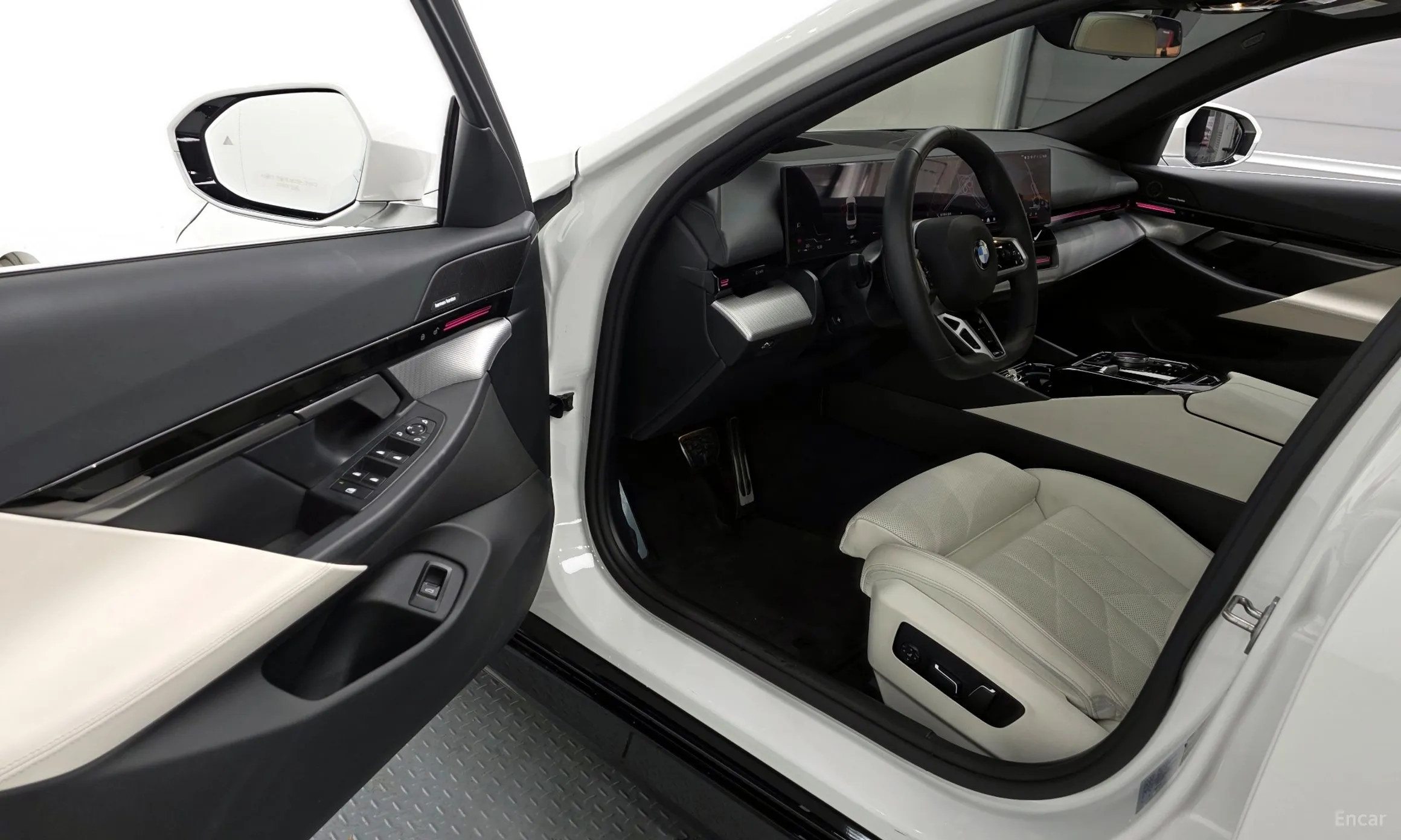 BMW 5 Series (G60) превью 10