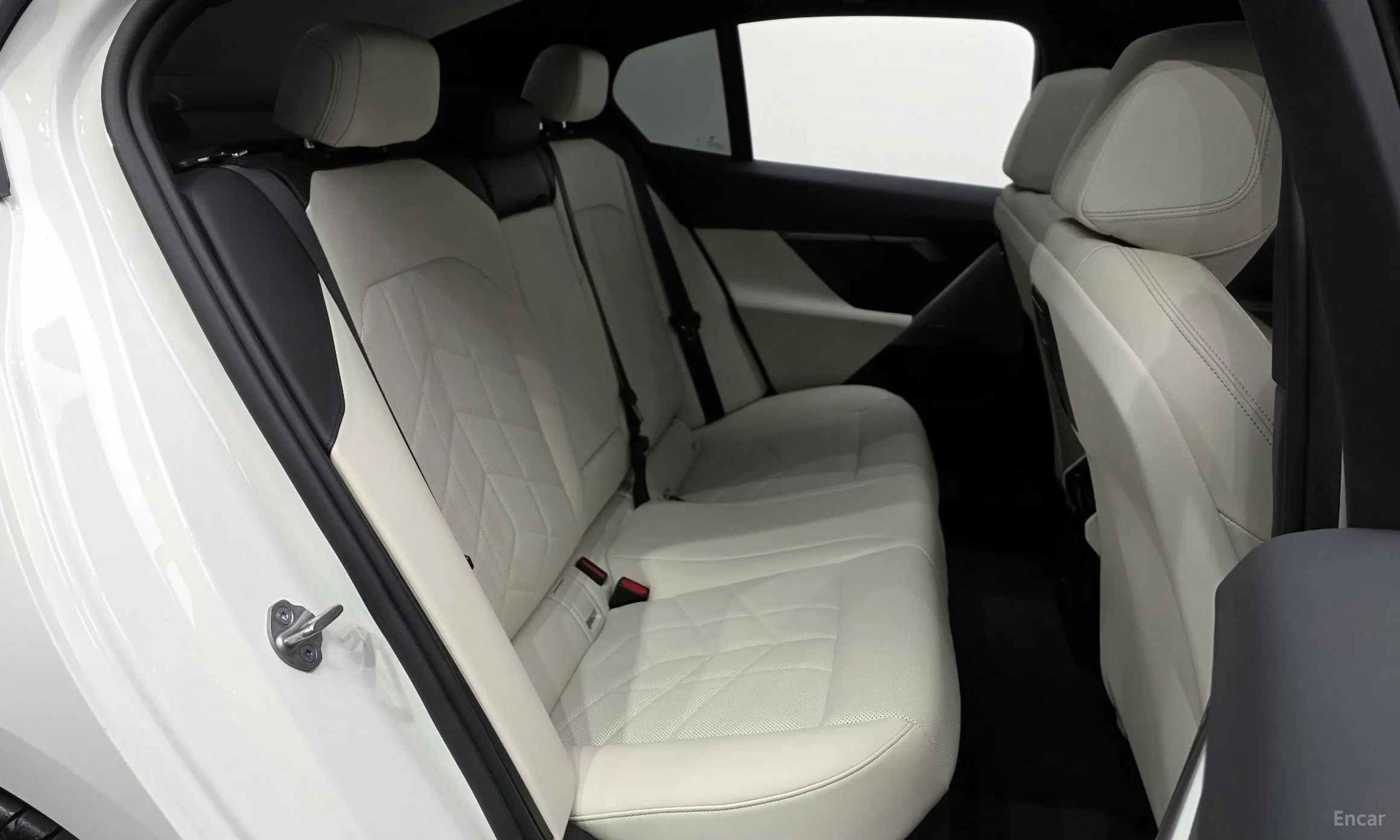 BMW 5 Series (G60) превью 12