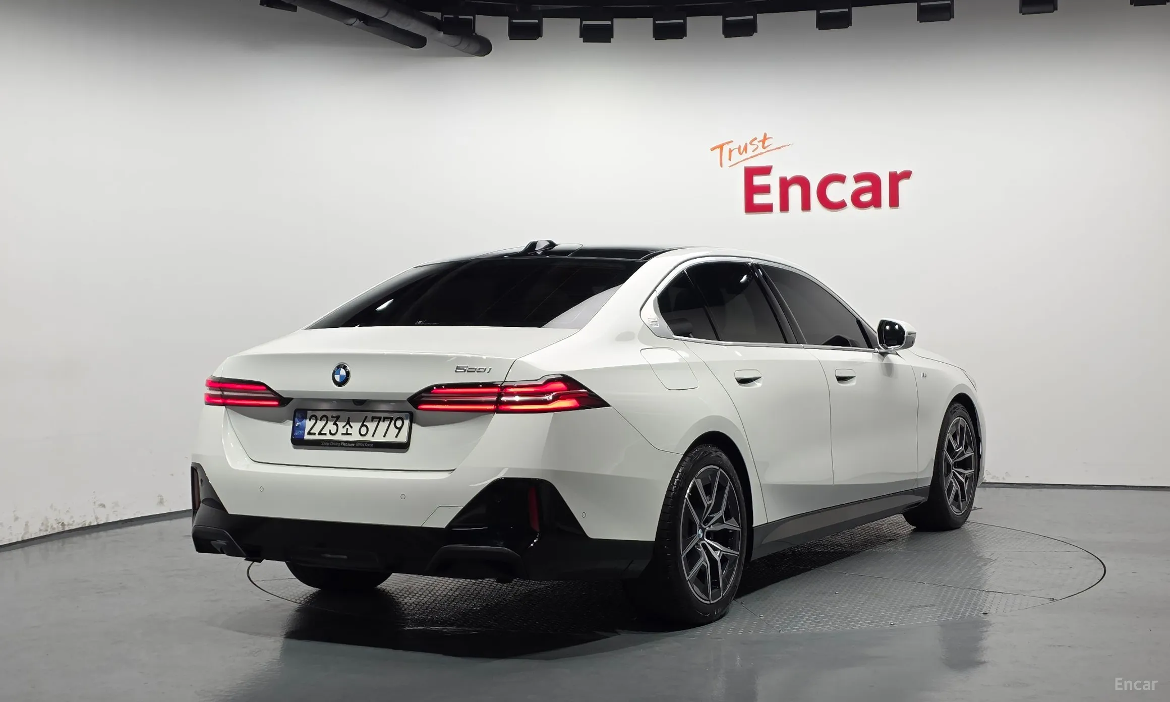 BMW 5 Series (G60) превью 2