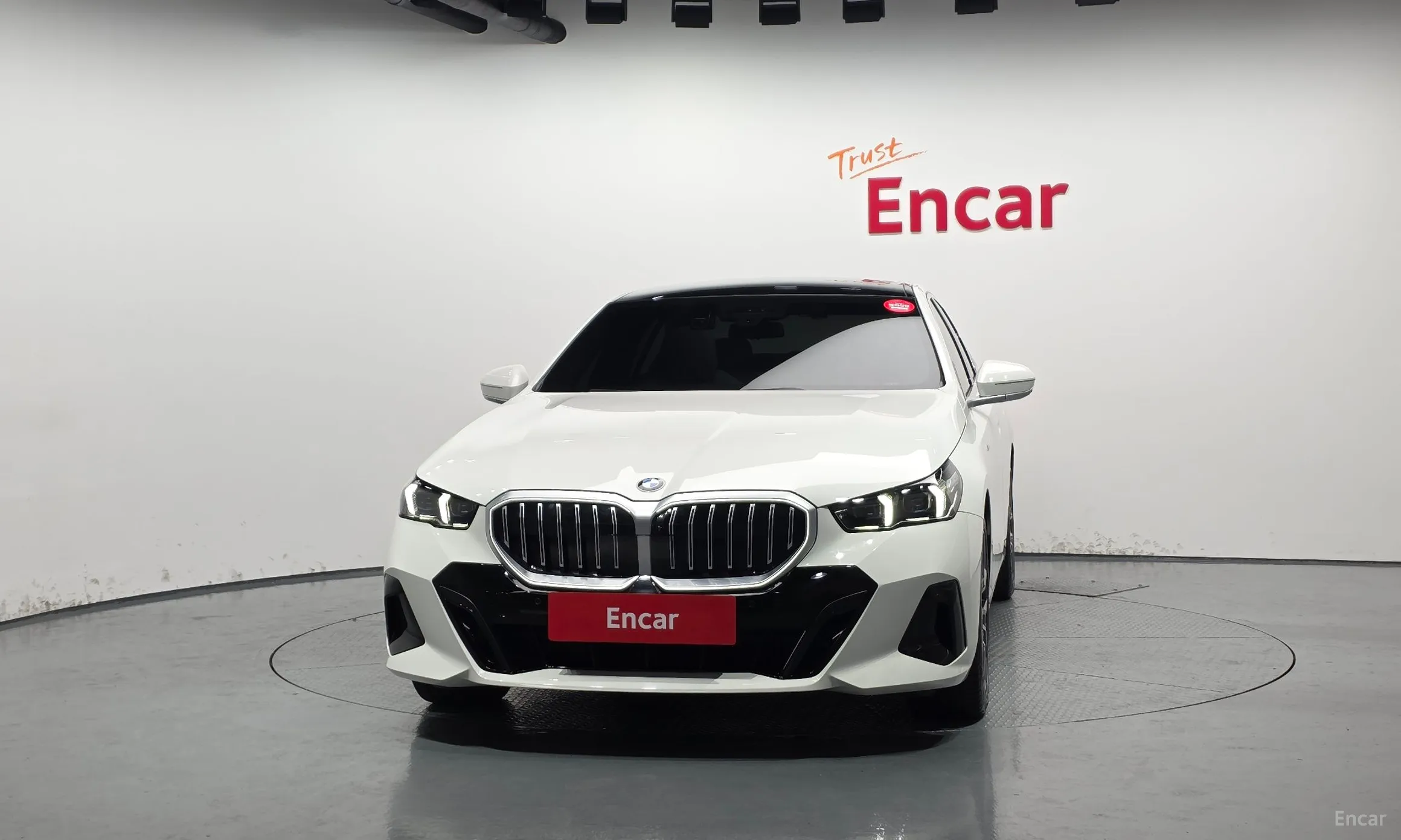BMW 5 Series (G60) превью 3