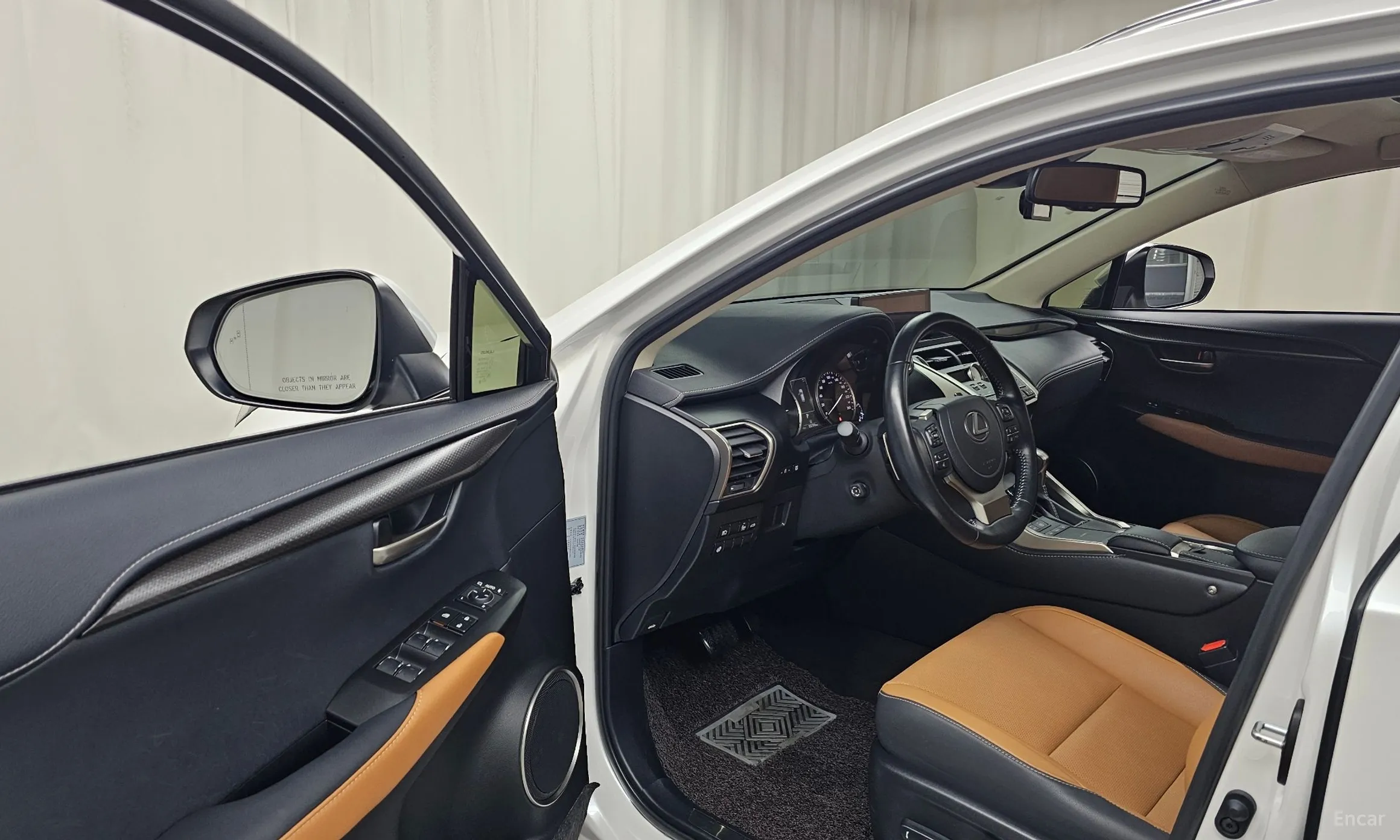 Lexus NX300h превью 10