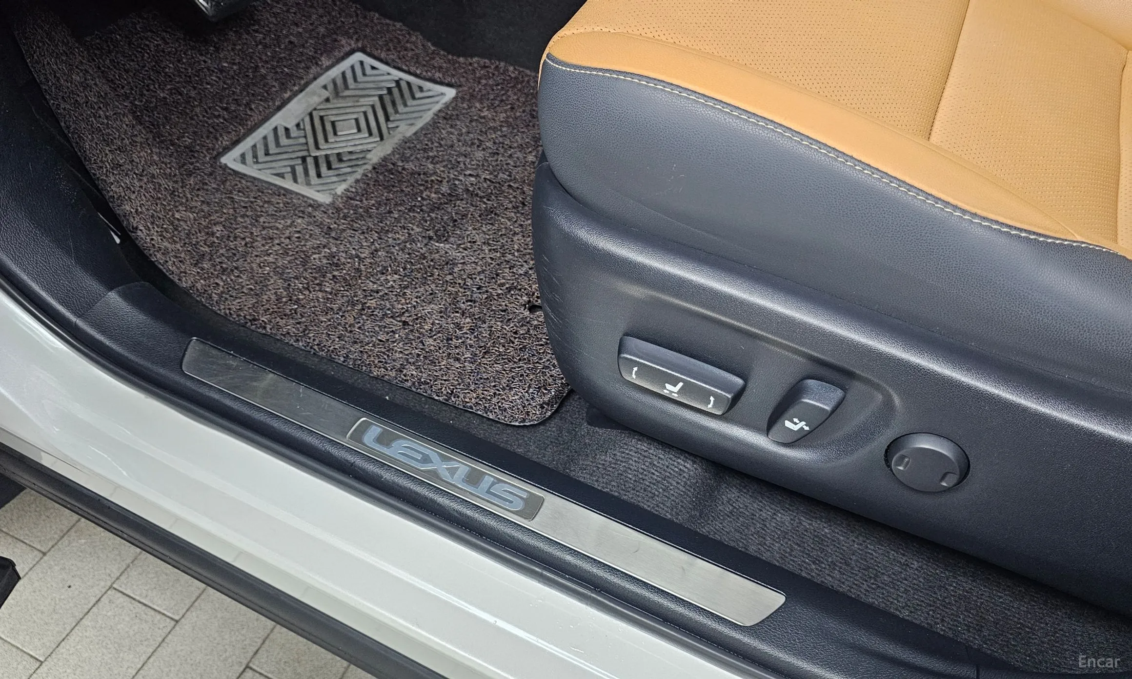 Lexus NX300h превью 15