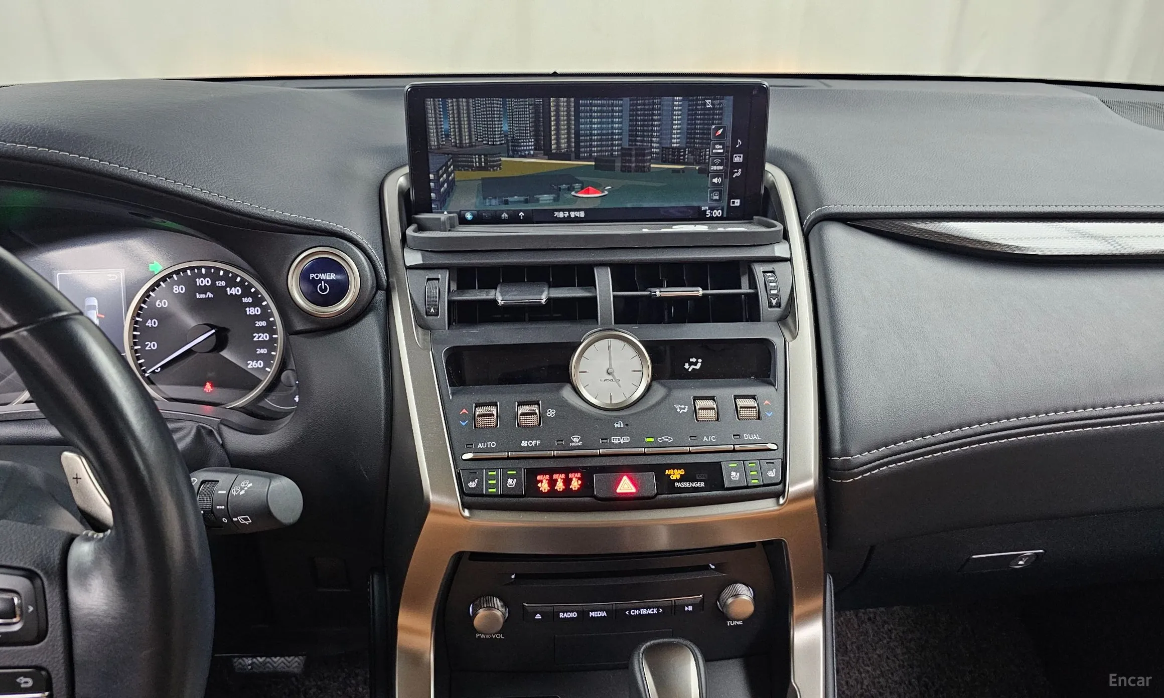 Lexus NX300h превью 16