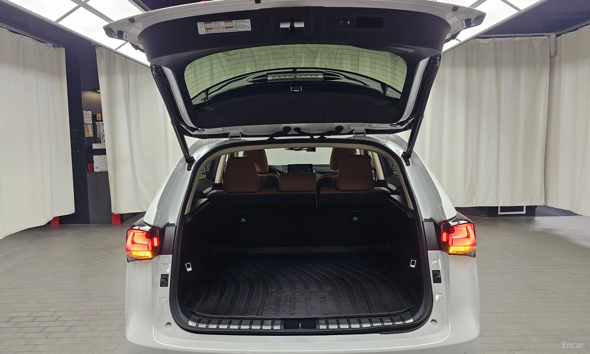 Lexus NX300h превью 20