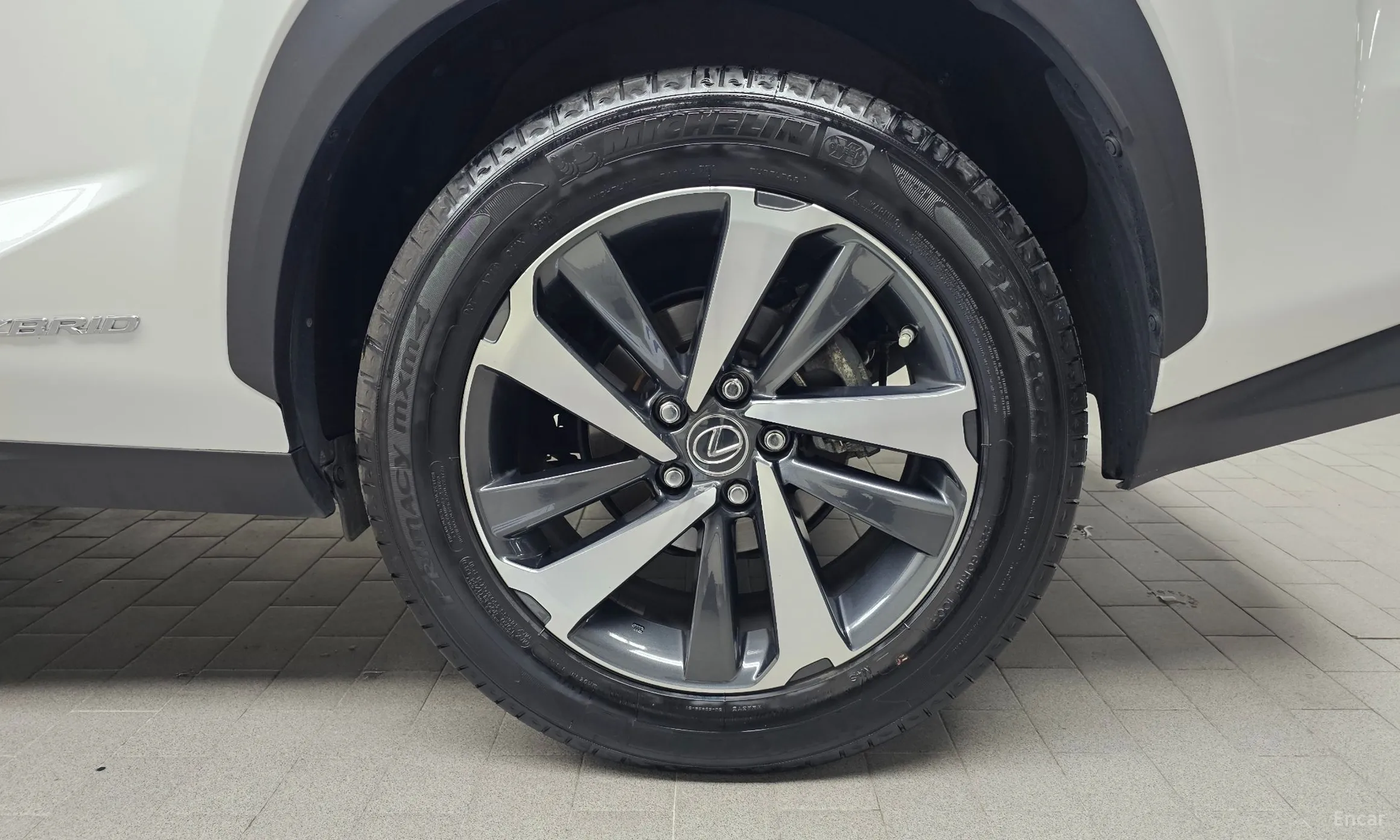 Lexus NX300h превью 5