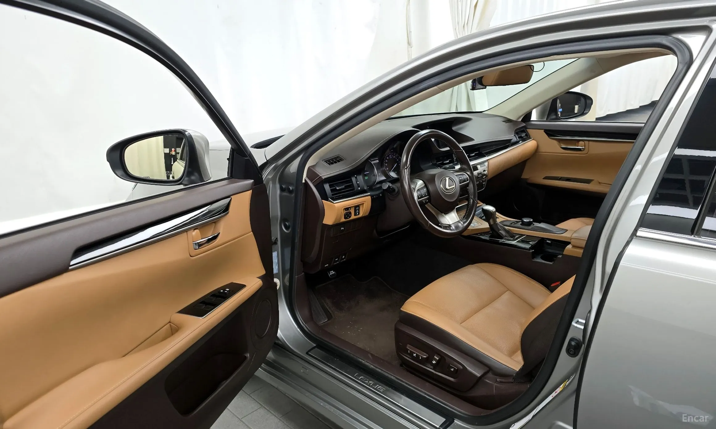 Lexus New ES300h превью 10