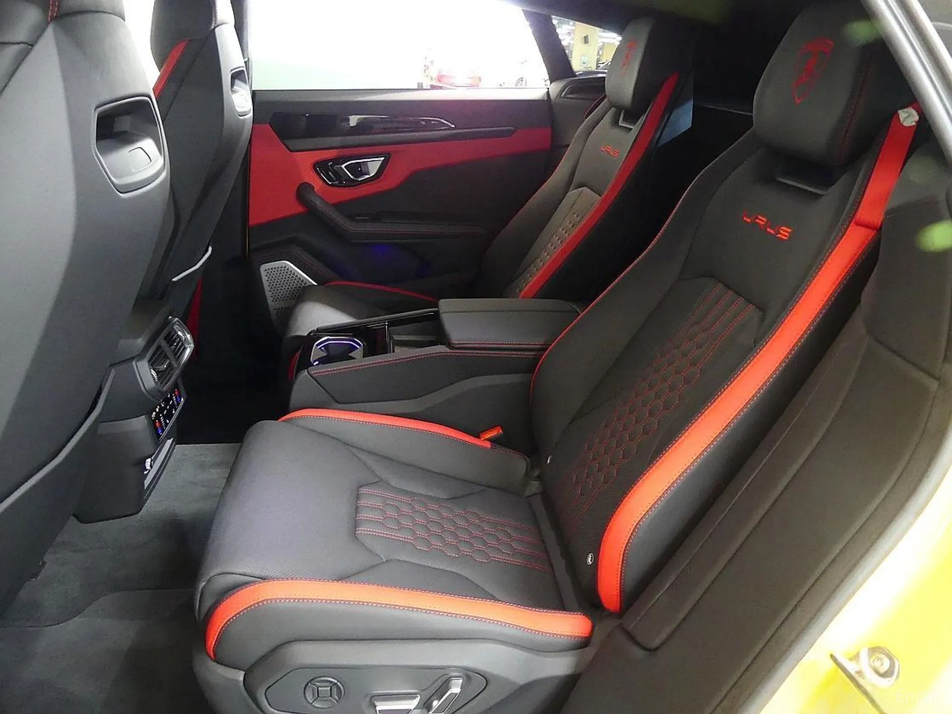 Lamborghini Urus превью 16