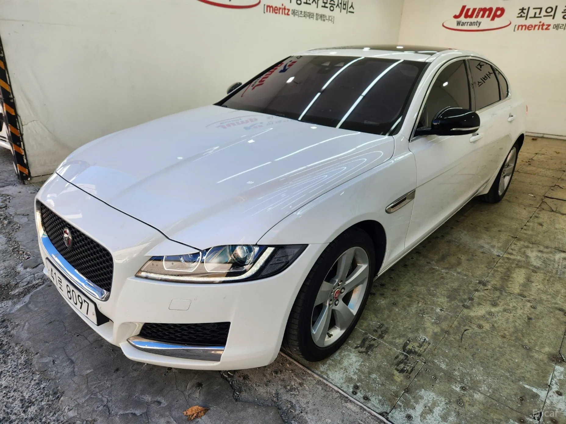 Jaguar XF (x260)