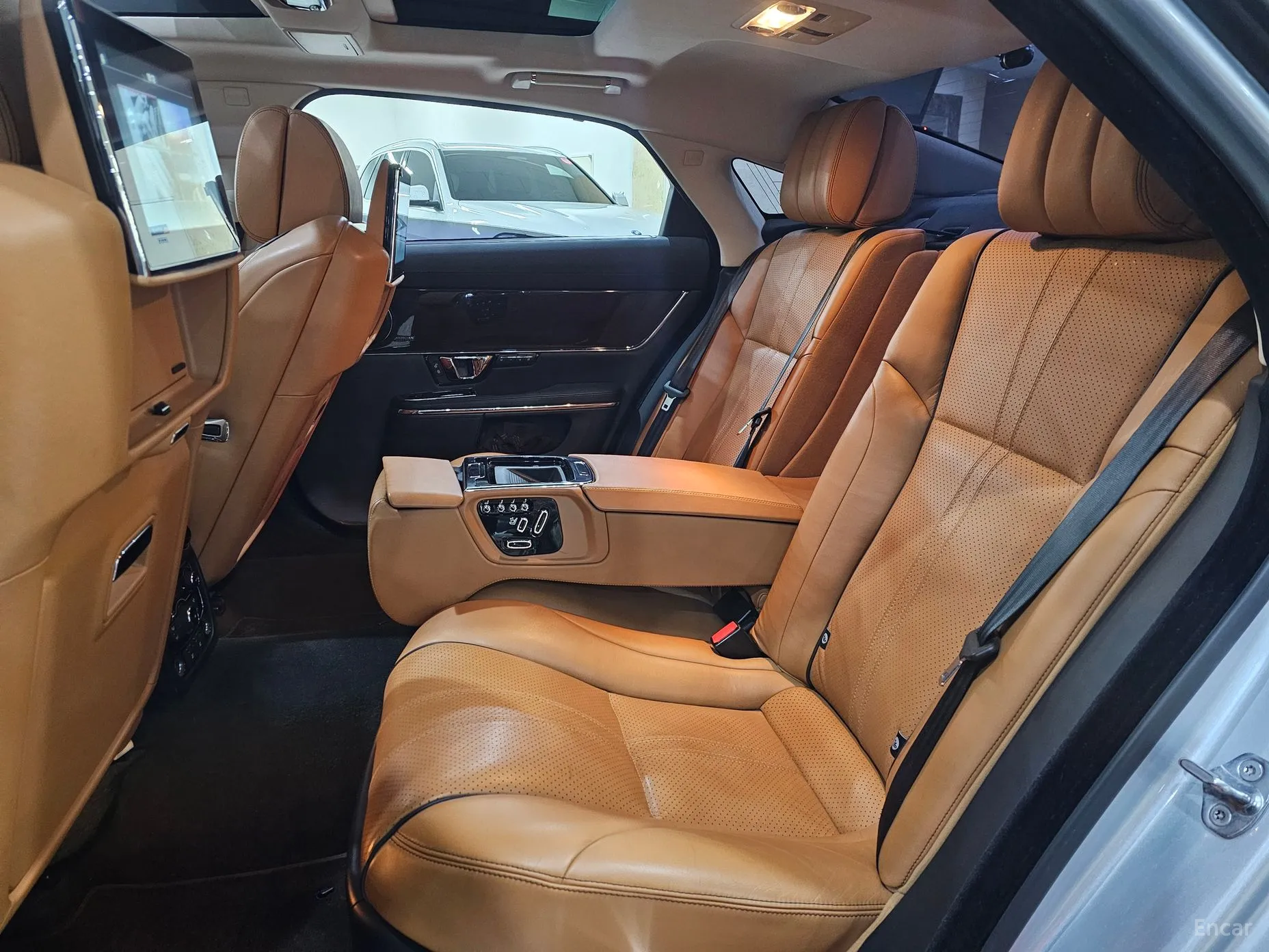 Jaguar All New XJ превью 11