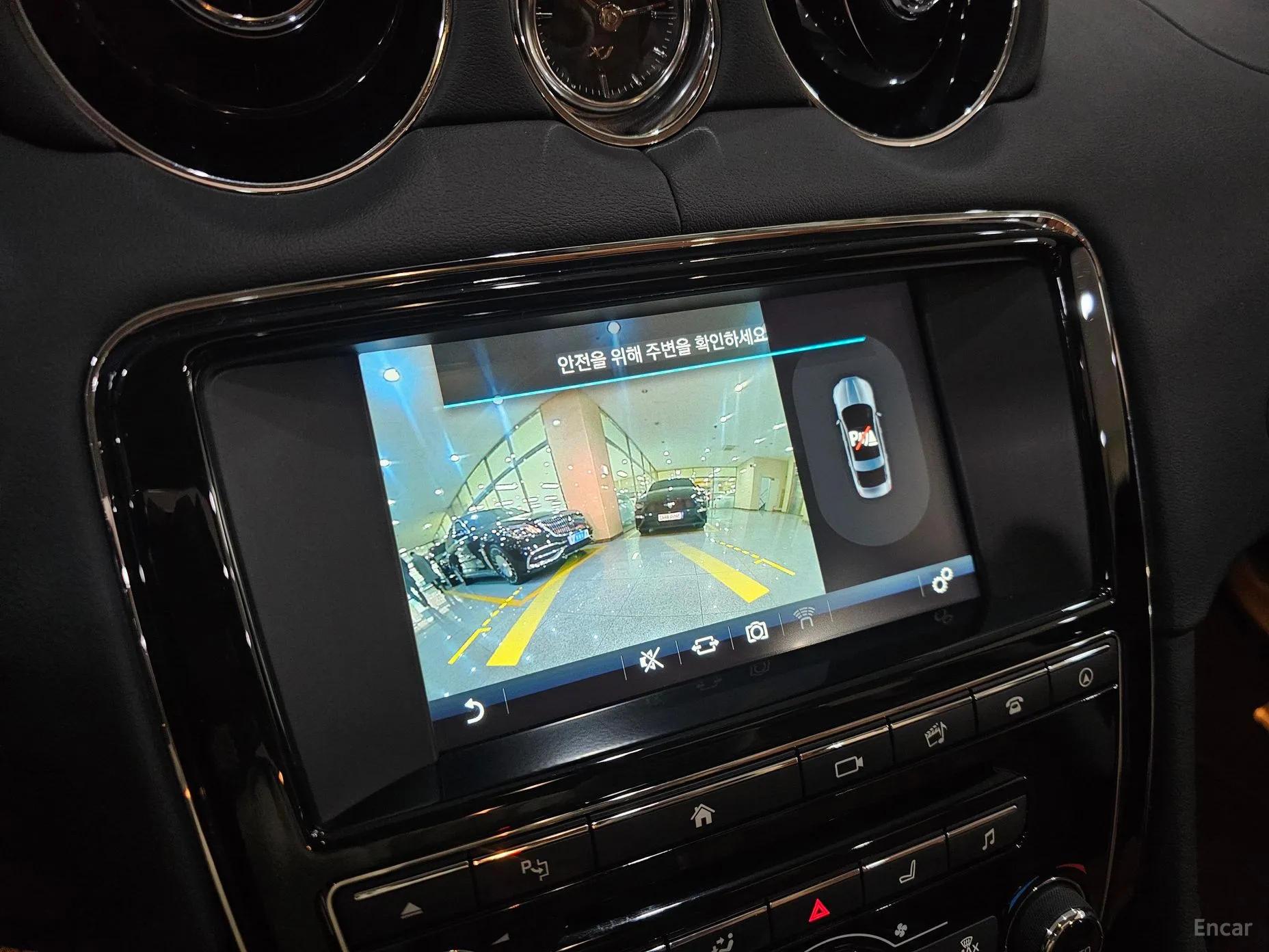 Jaguar All New XJ превью 13