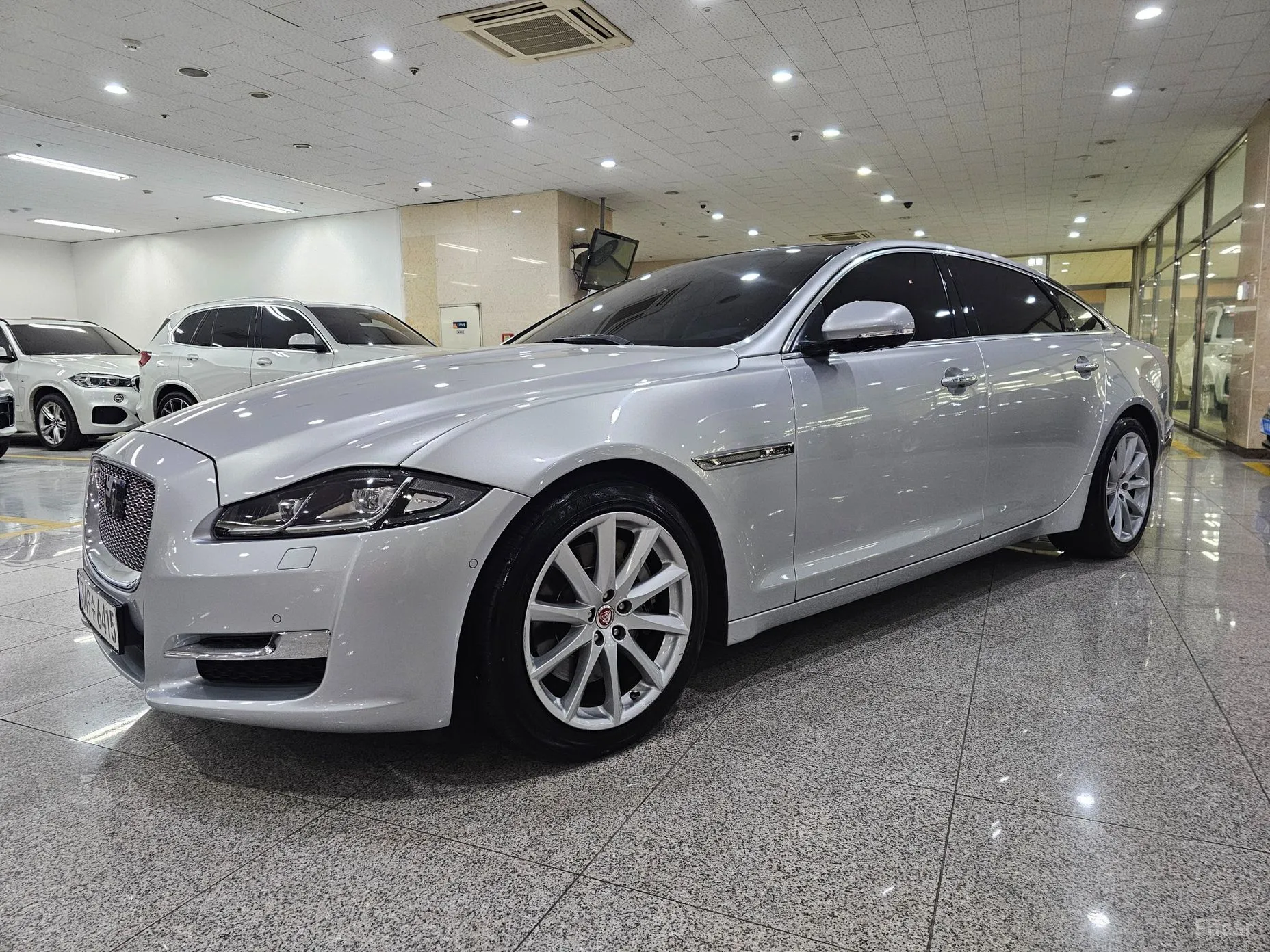 Jaguar All New XJ превью 3