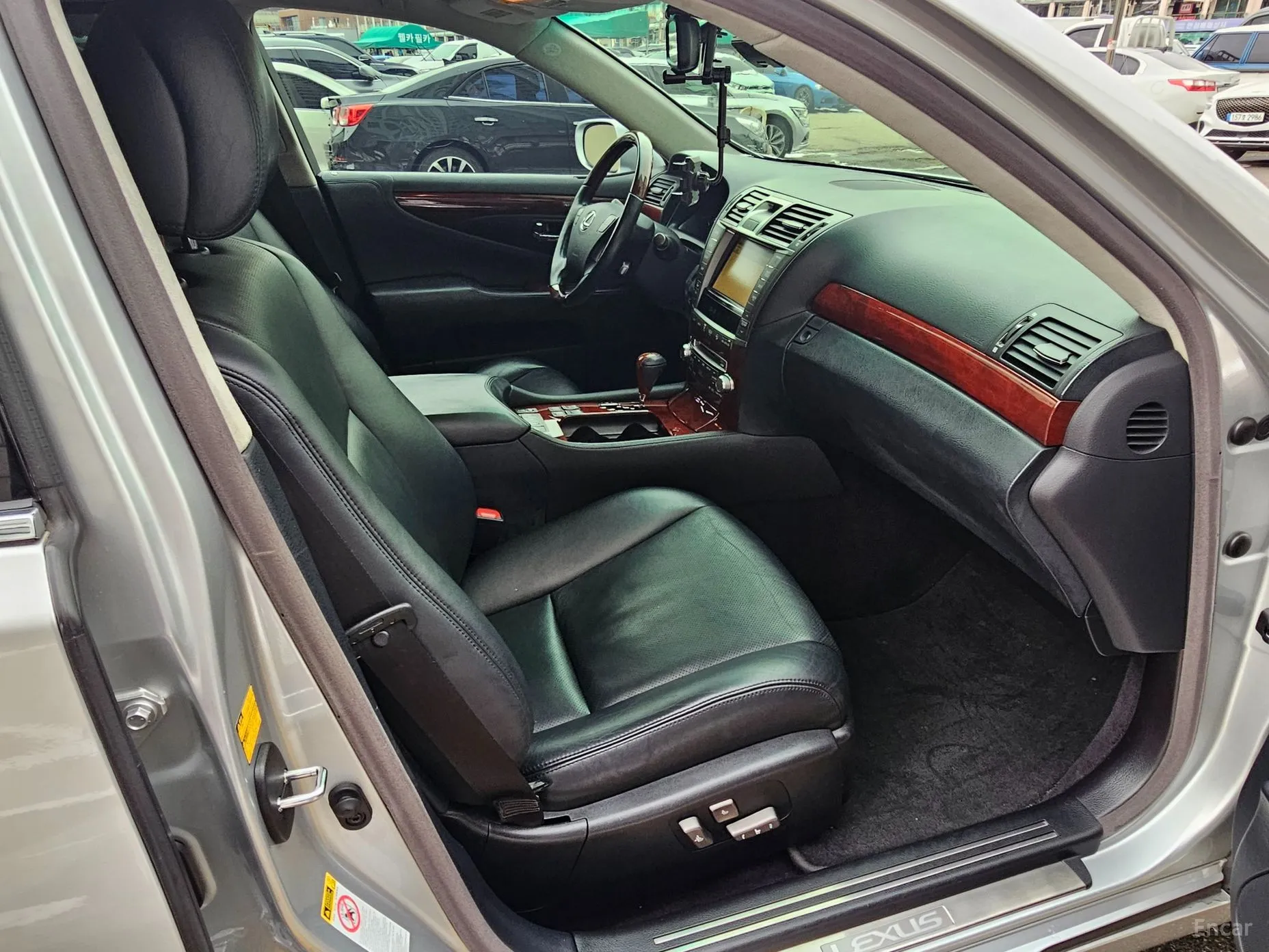 Lexus LS460 превью 14