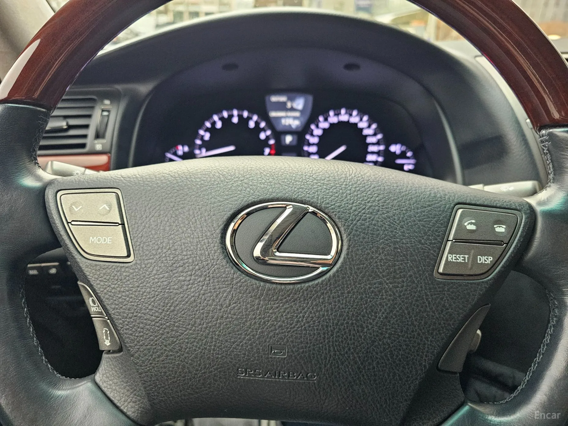 Lexus LS460 превью 8
