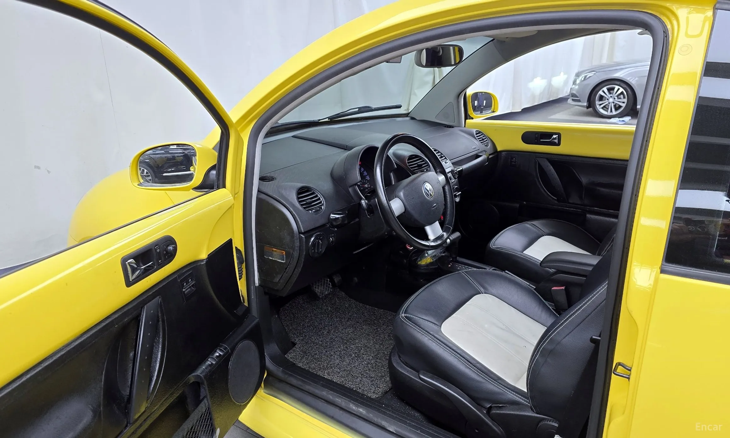 Volkswagen New Beetle превью 10