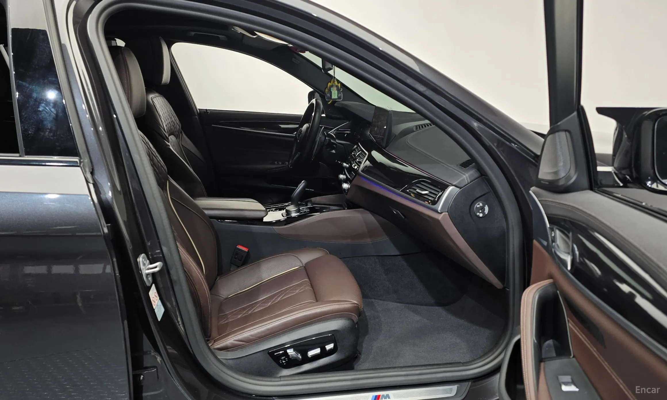 BMW 5 Series (G30) превью 11