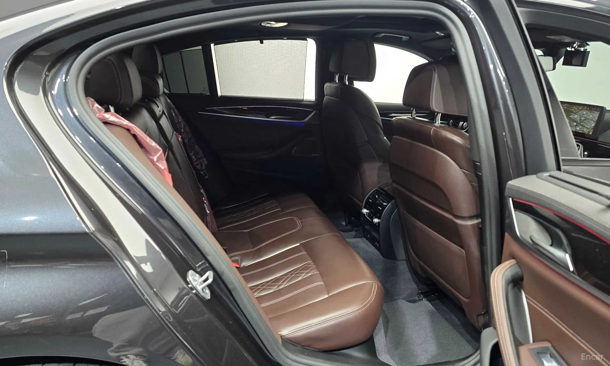 BMW 5 Series (G30) превью 12