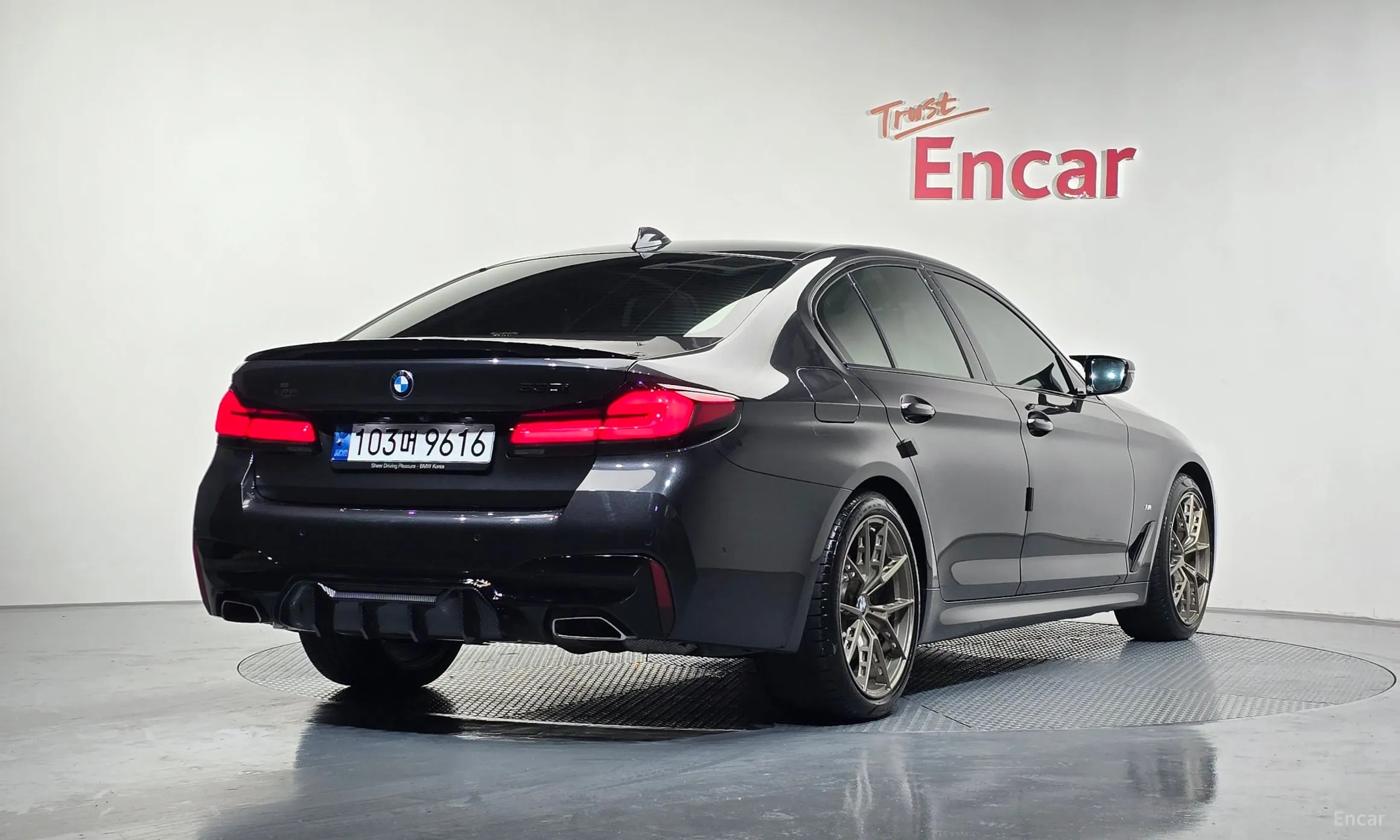 BMW 5 Series (G30) превью 2