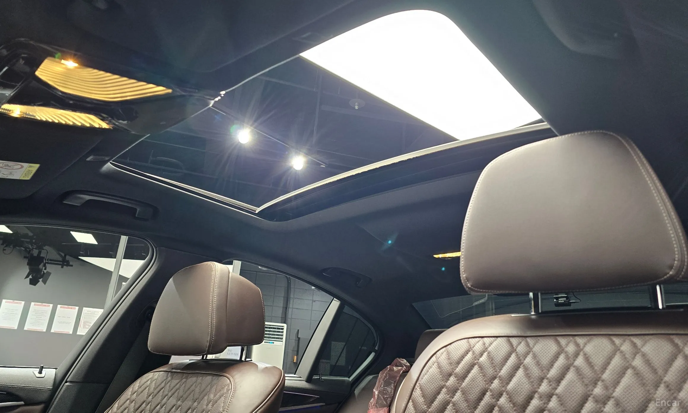 BMW 5 Series (G30) превью 19