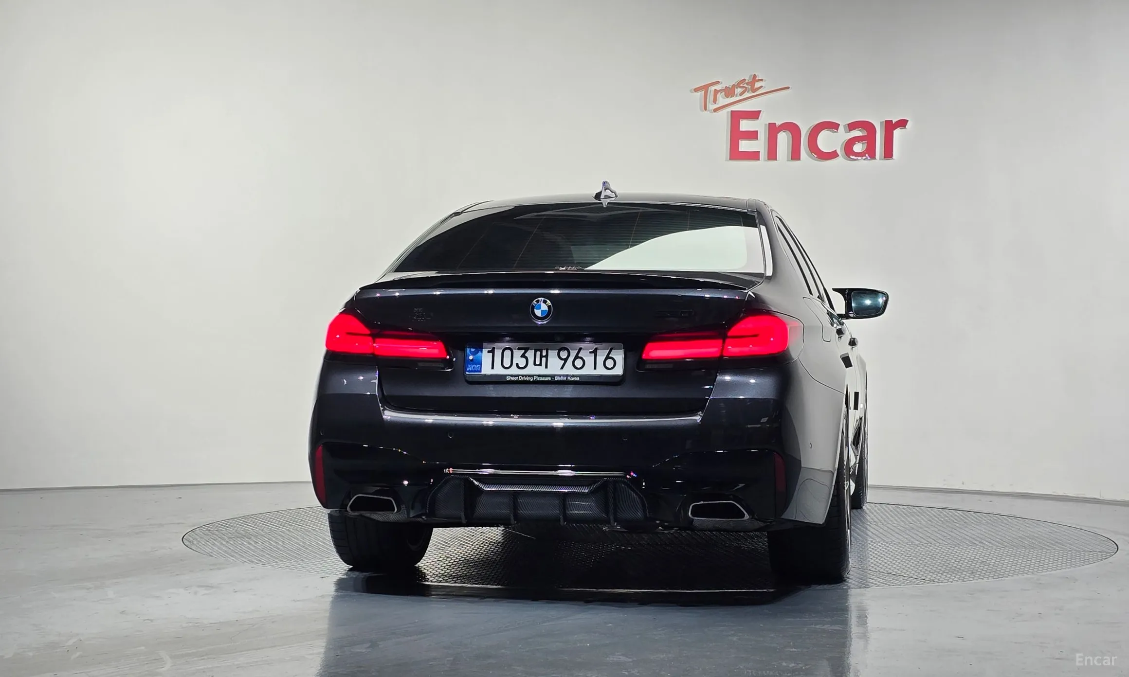BMW 5 Series (G30) превью 4