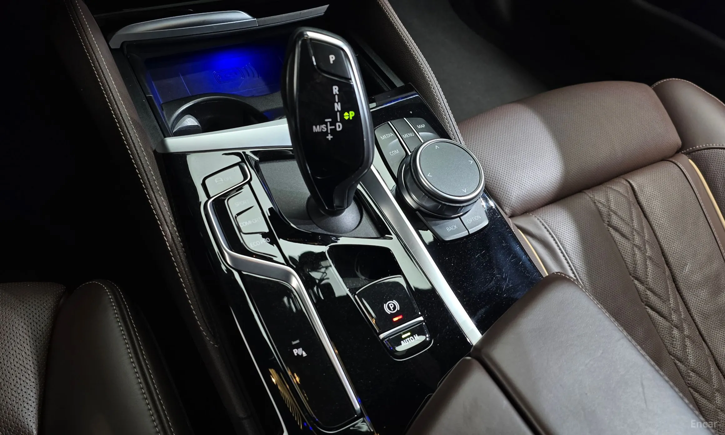 BMW 5 Series (G30) превью 9