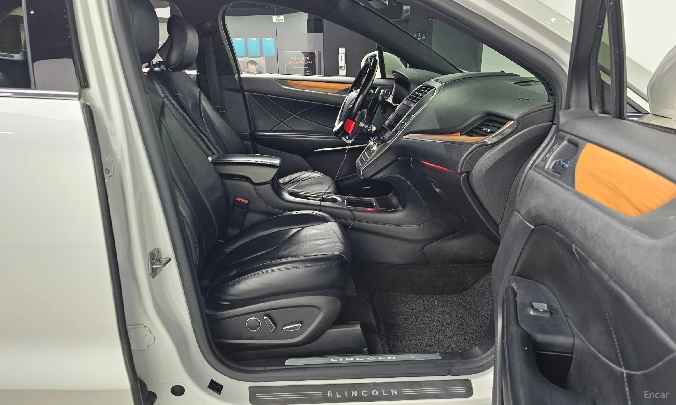 Lincoln MKC превью 11