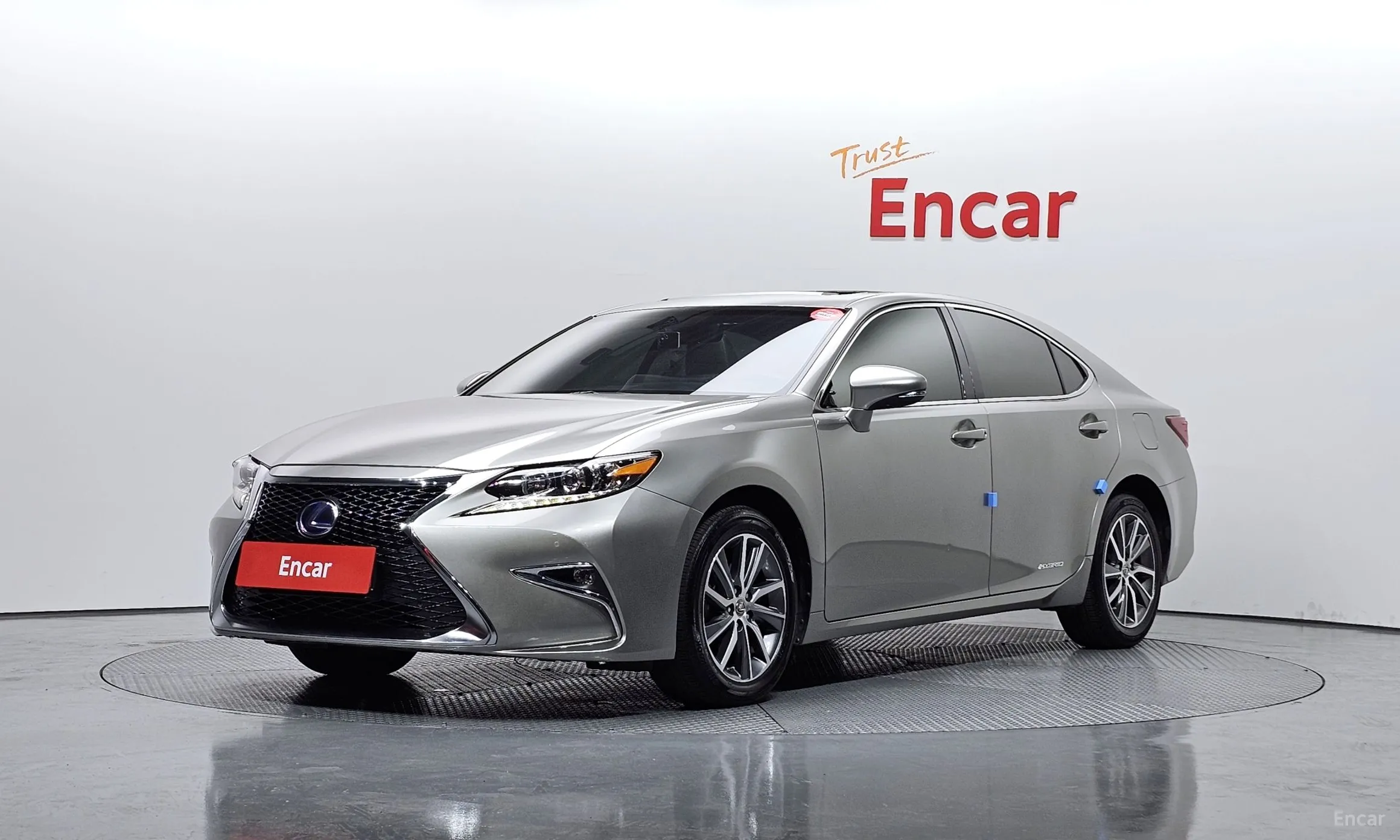 Lexus New ES300h