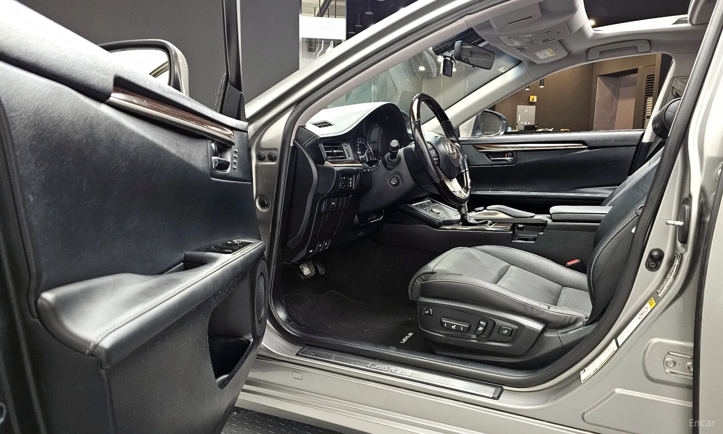 Lexus New ES300h превью 10