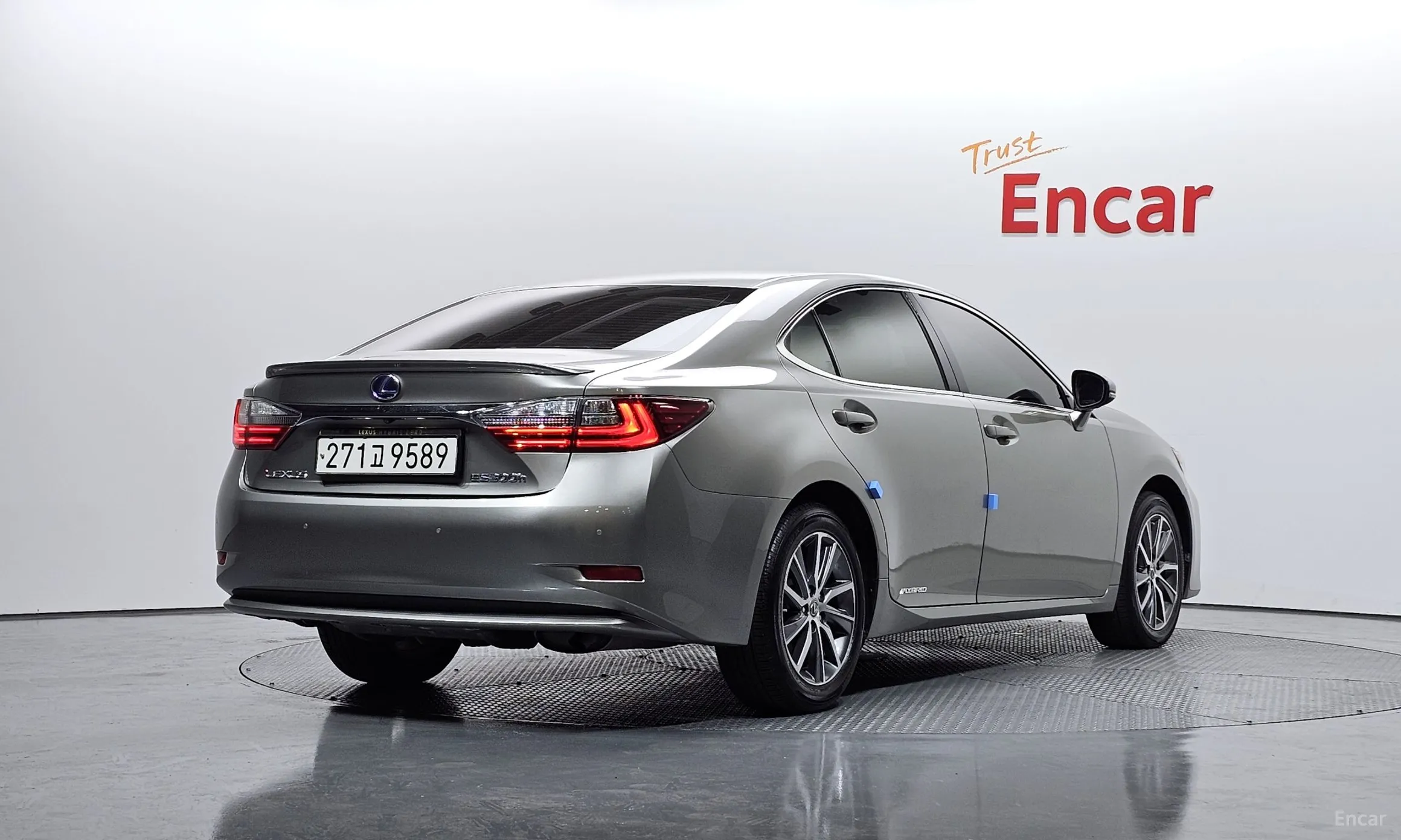 Lexus New ES300h