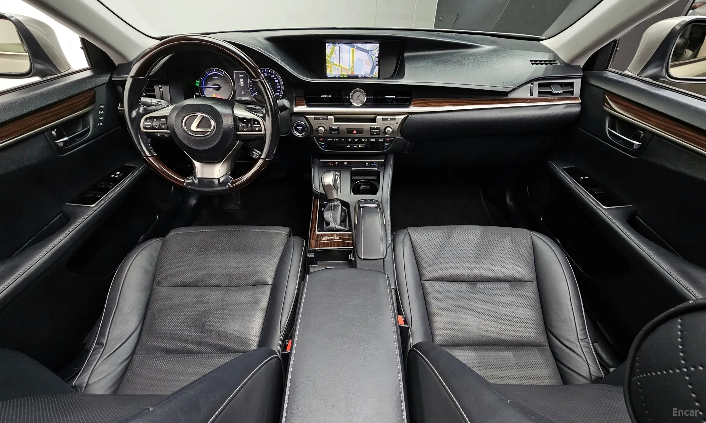 Lexus New ES300h превью 7