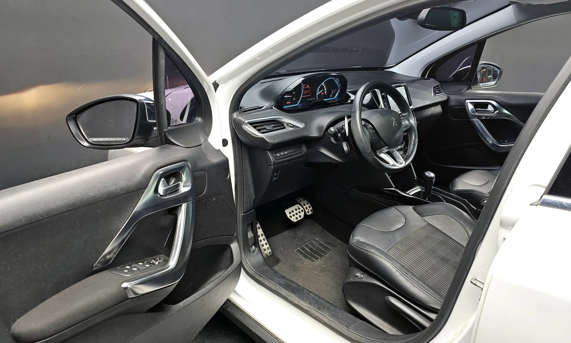 Peugeot 2008. превью 11