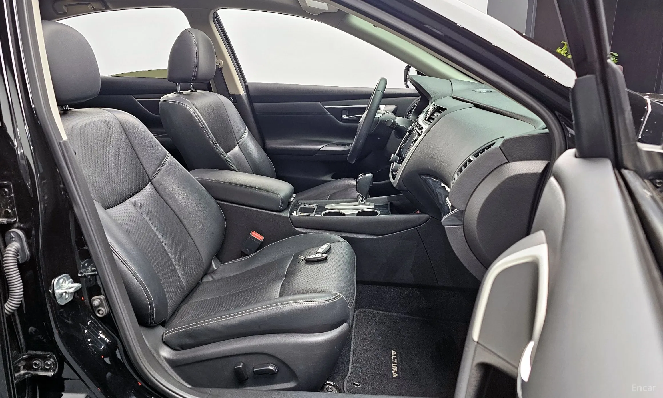 Nissan Altima превью 10