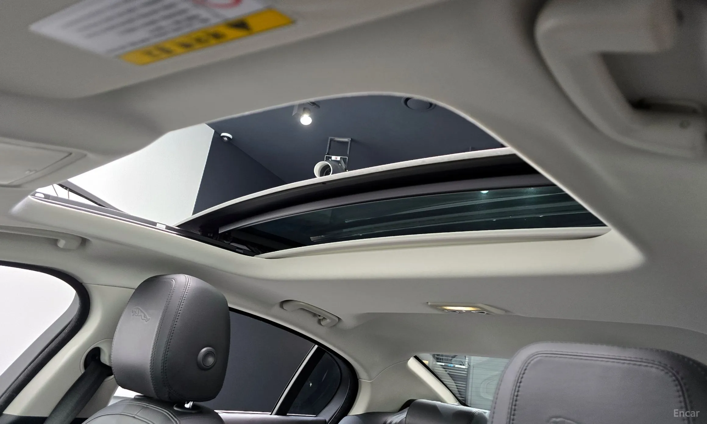 Jaguar XE превью 18