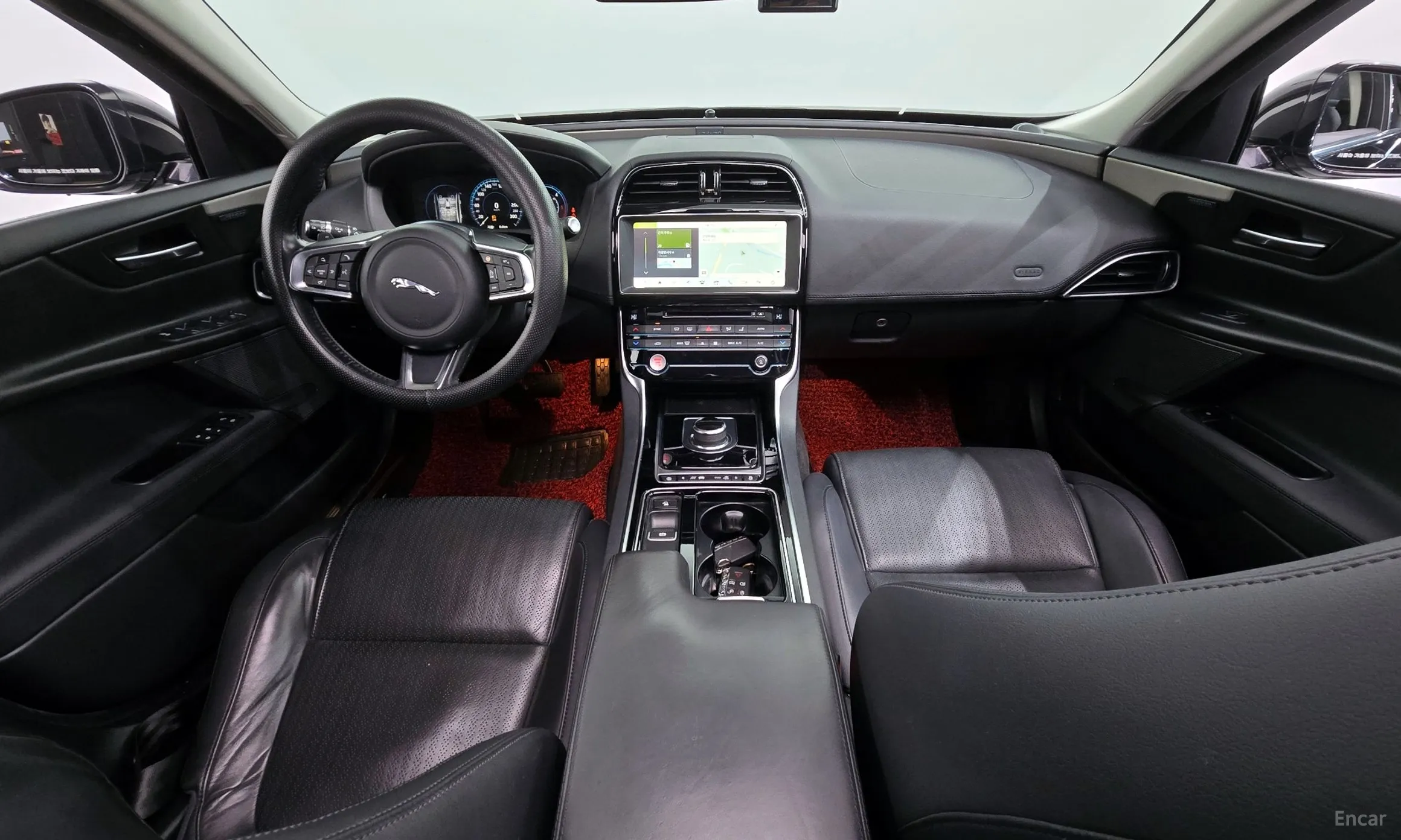 Jaguar XE превью 7