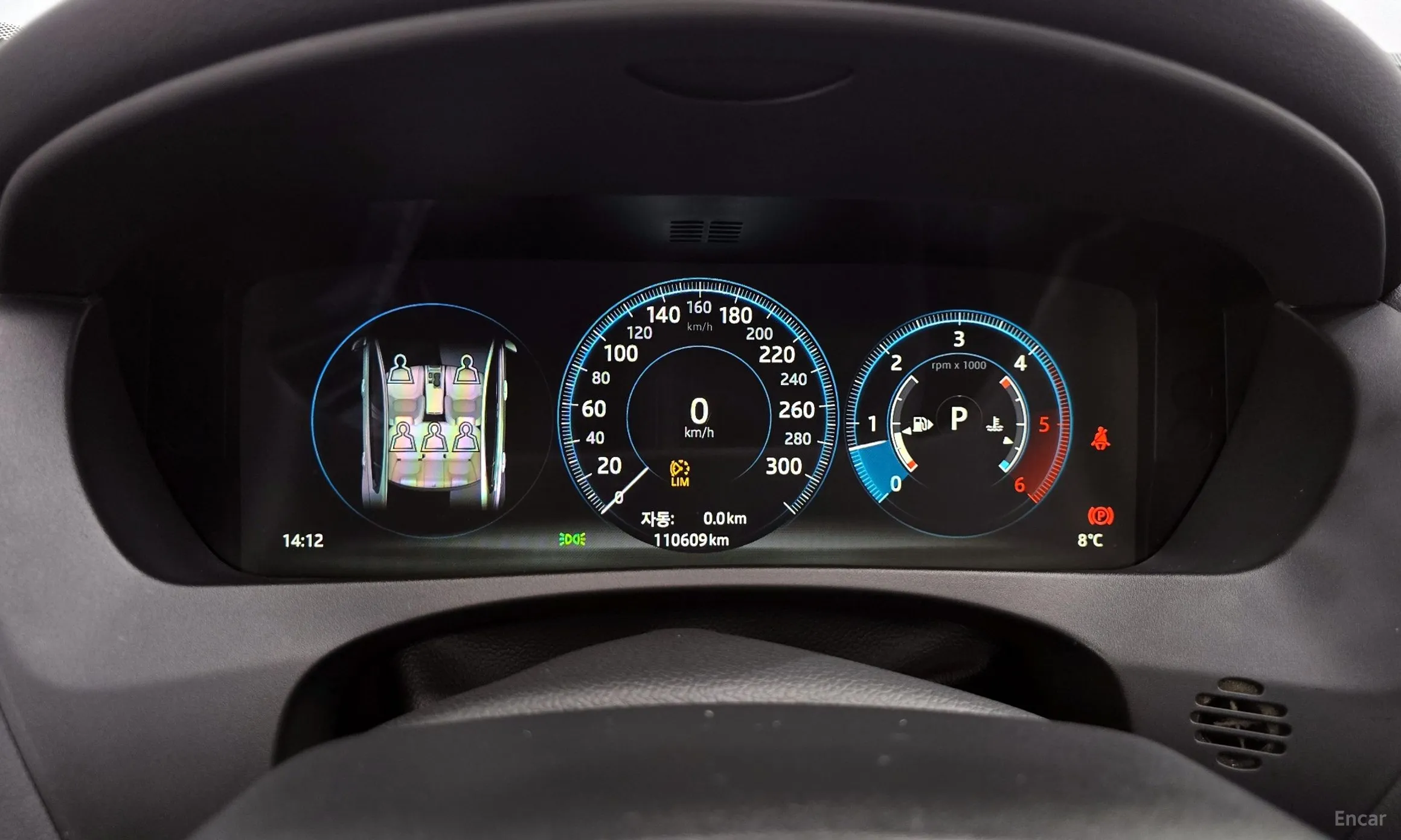 Jaguar XE превью 8