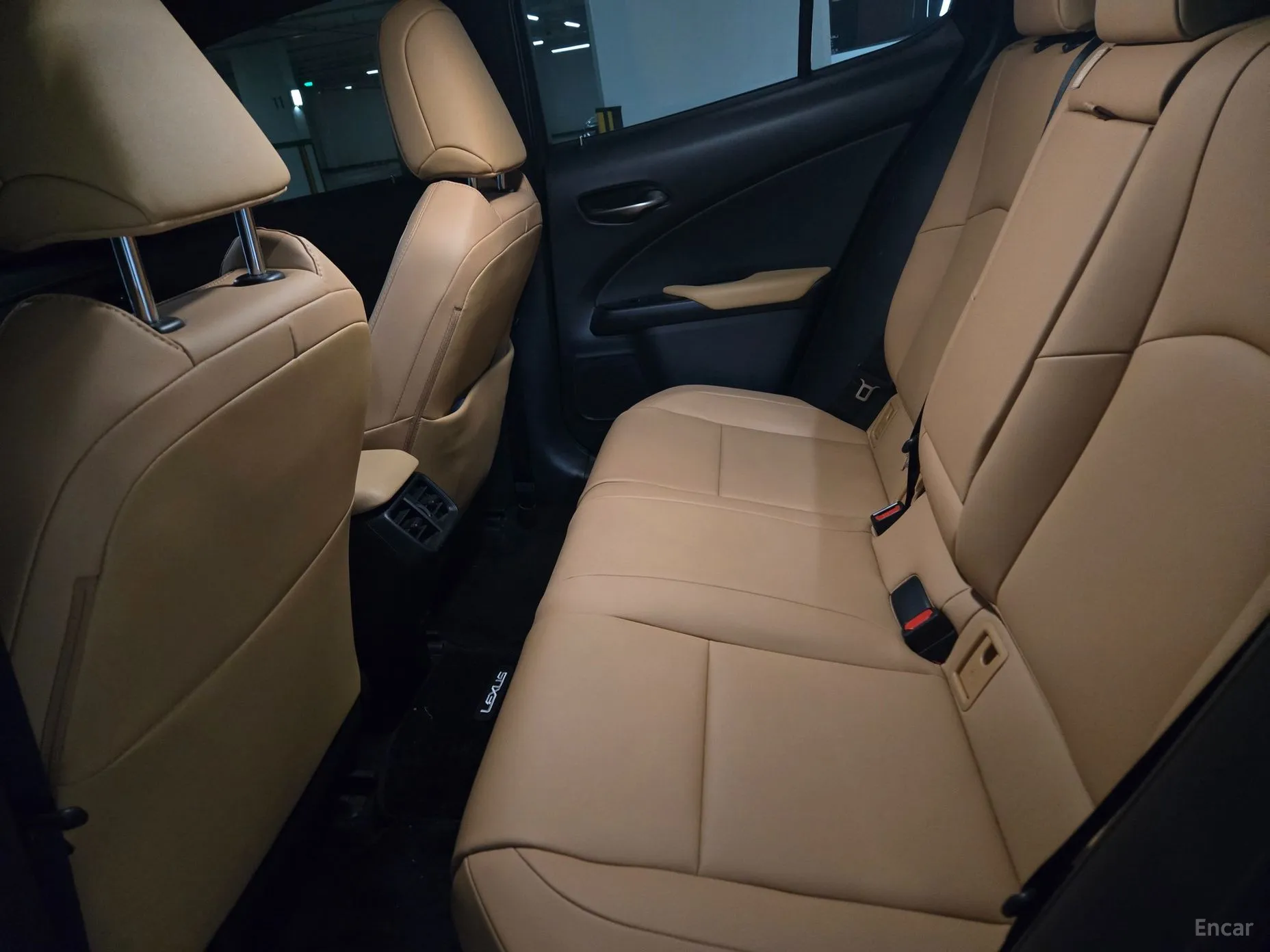 Lexus UX250h превью 10