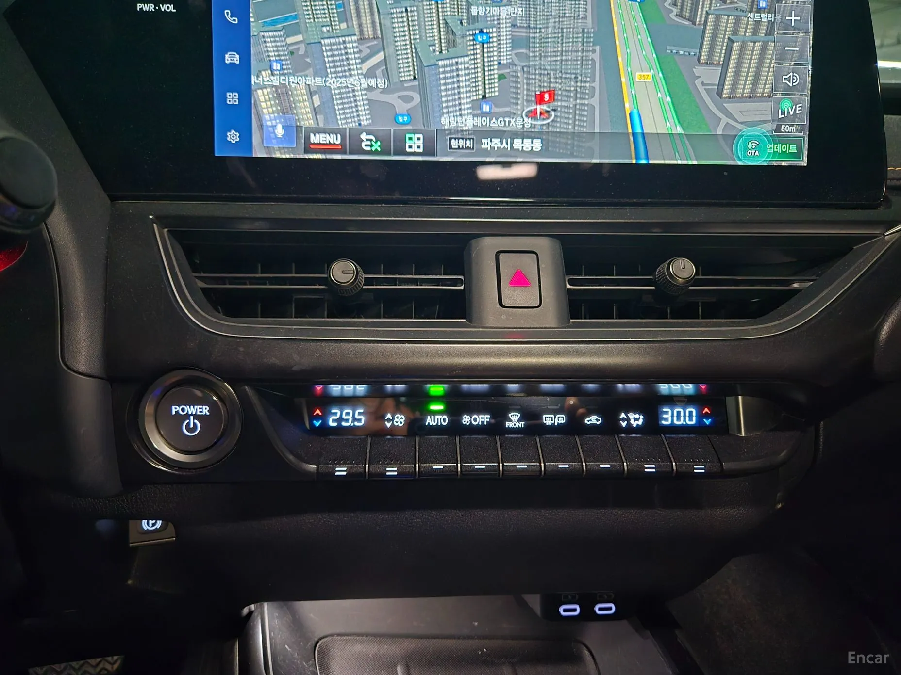 Lexus UX250h превью 13