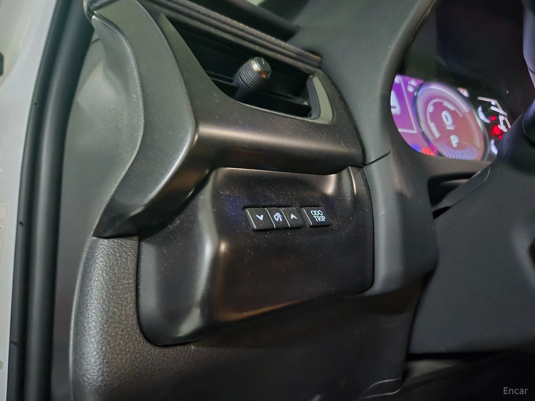 Lexus UX250h превью 15